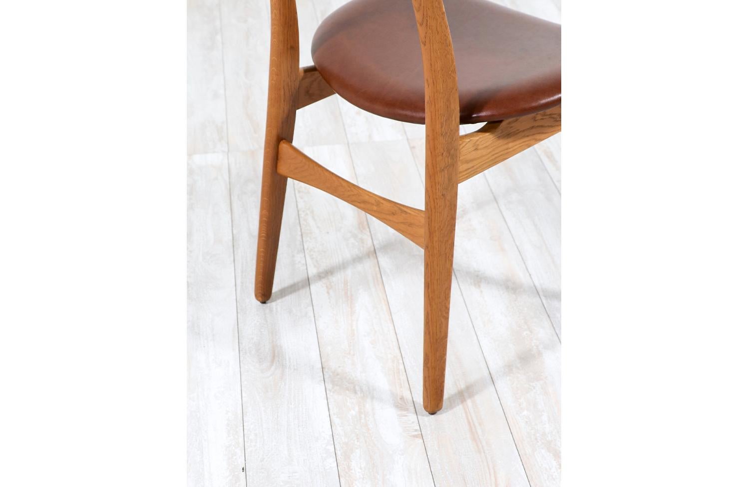 Expertly Restored - Hans Wegner CH-30 Oak & Leather Chair Carl Hansen & Son For Sale 4