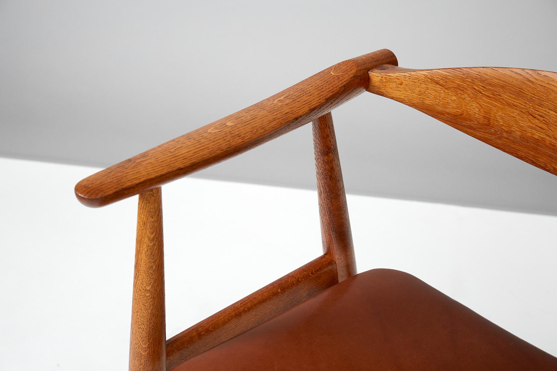 Hans Wegner CH-35 Oak Armchair, 1959 In Excellent Condition For Sale In London, GB