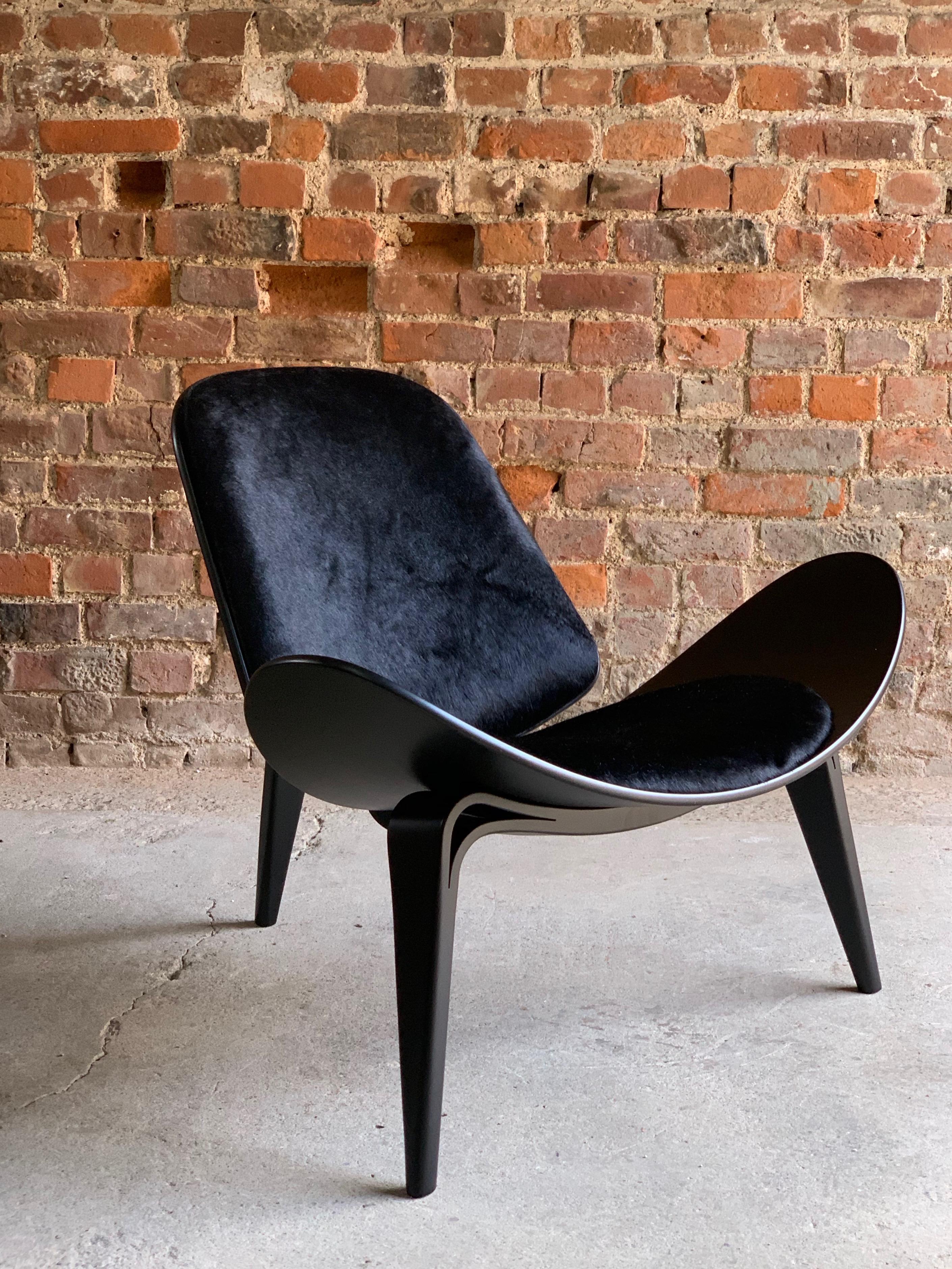 Mid-Century Modern Hans Wegner CH07 Black Shell Chair Carl Hansen & Son, Denmark, Midcentury Danish