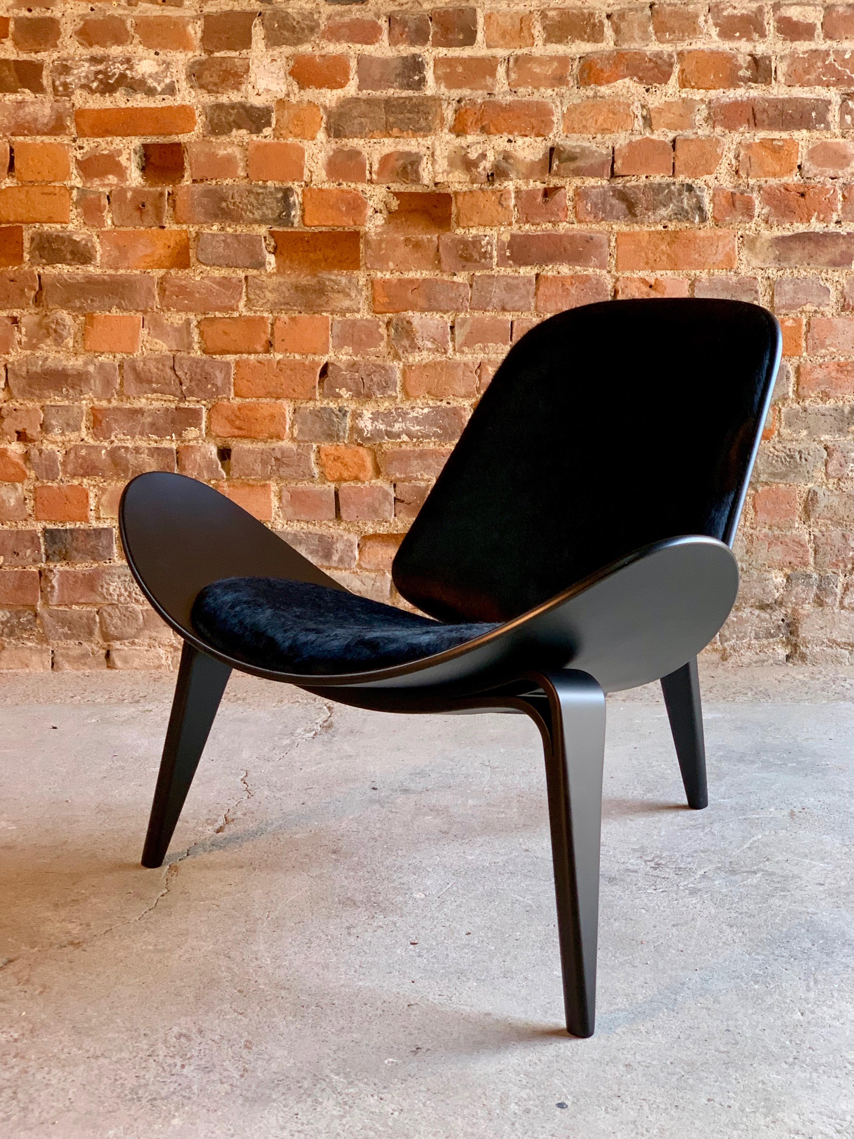 20th Century Hans Wegner CH07 Black Shell Chair Carl Hansen & Son, Denmark, Midcentury Danish