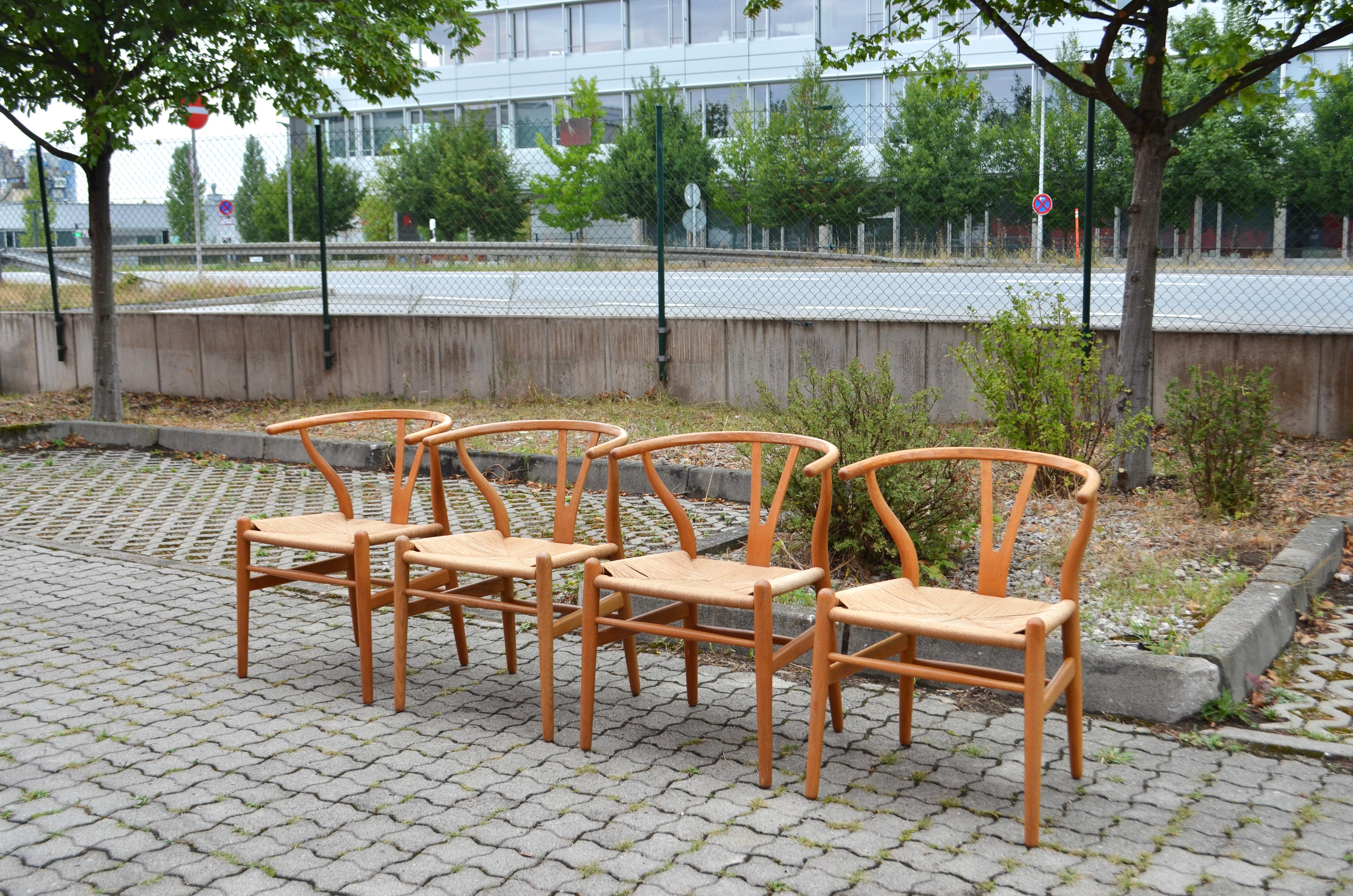 Scandinavian Modern Hans Wegner CH24 Vintage Oak Wishbone Y Chair for Carl Hansen Set of 4 For Sale