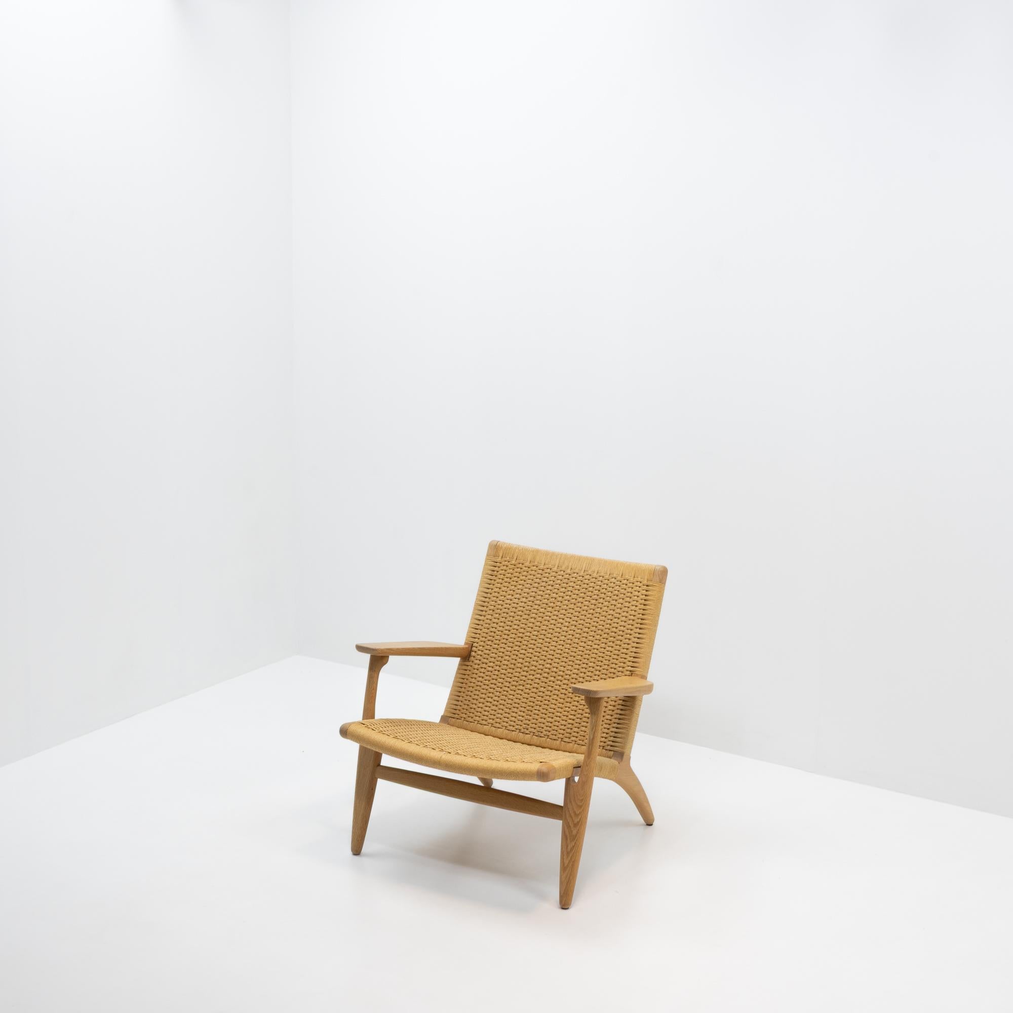 Hans Wegner CH25 Lounge Chair for Carl Hansen in vendita 2