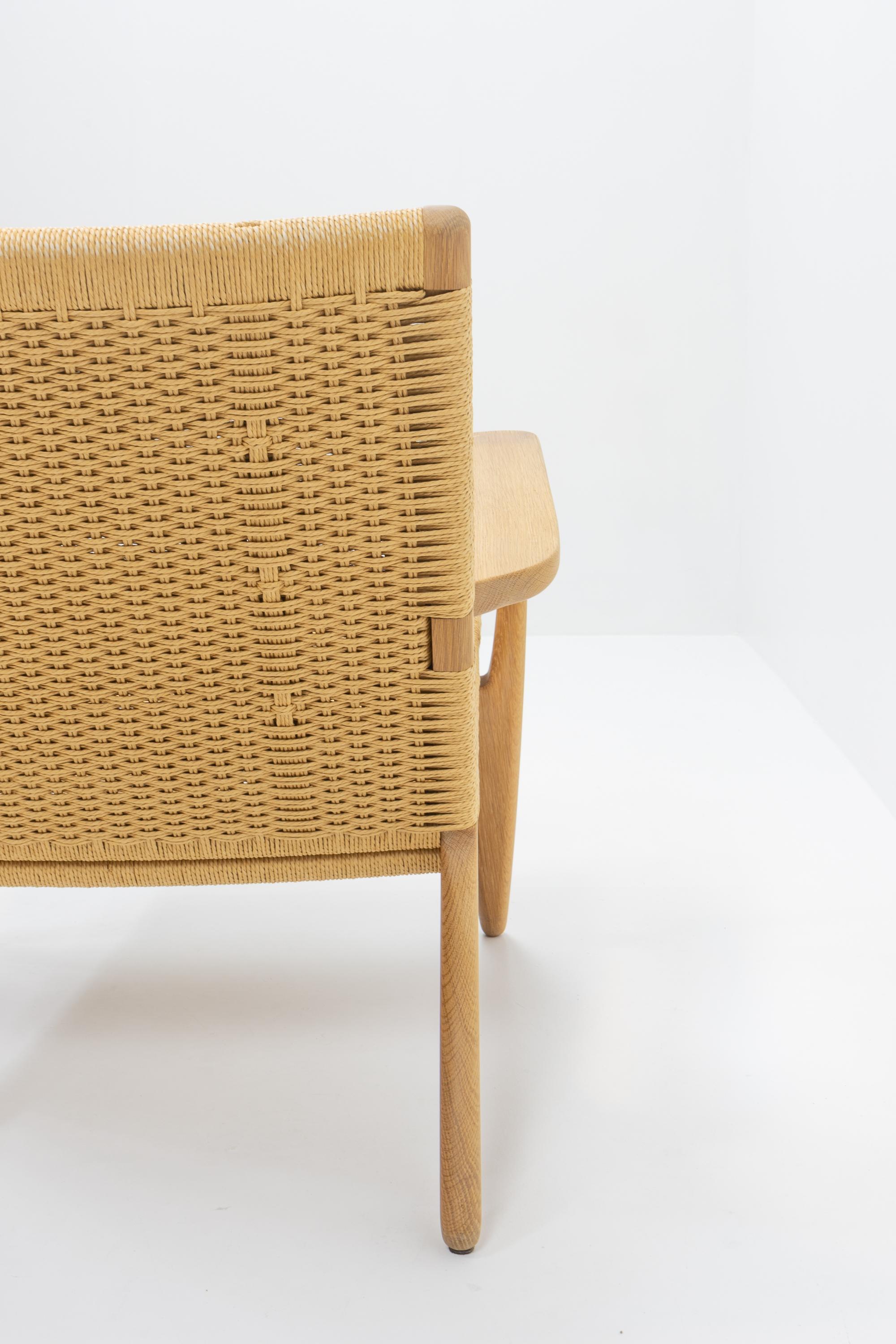 Hans Wegner CH25 Lounge Chair for Carl Hansen in vendita 3