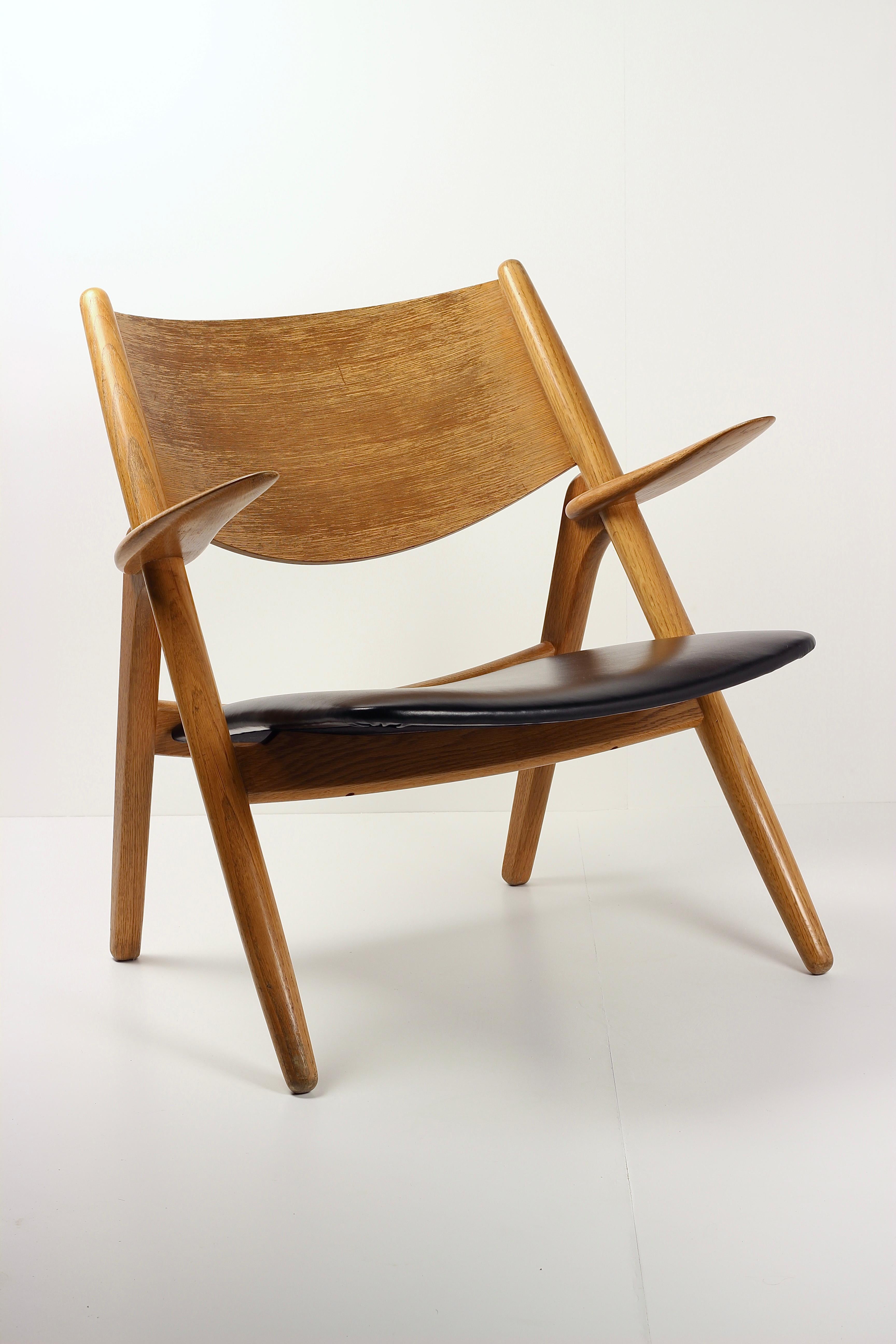 Hans Wegner CH28 Sawback Lounge Chair Danish Modern Icon by Carl Hansen & Søn For Sale 6
