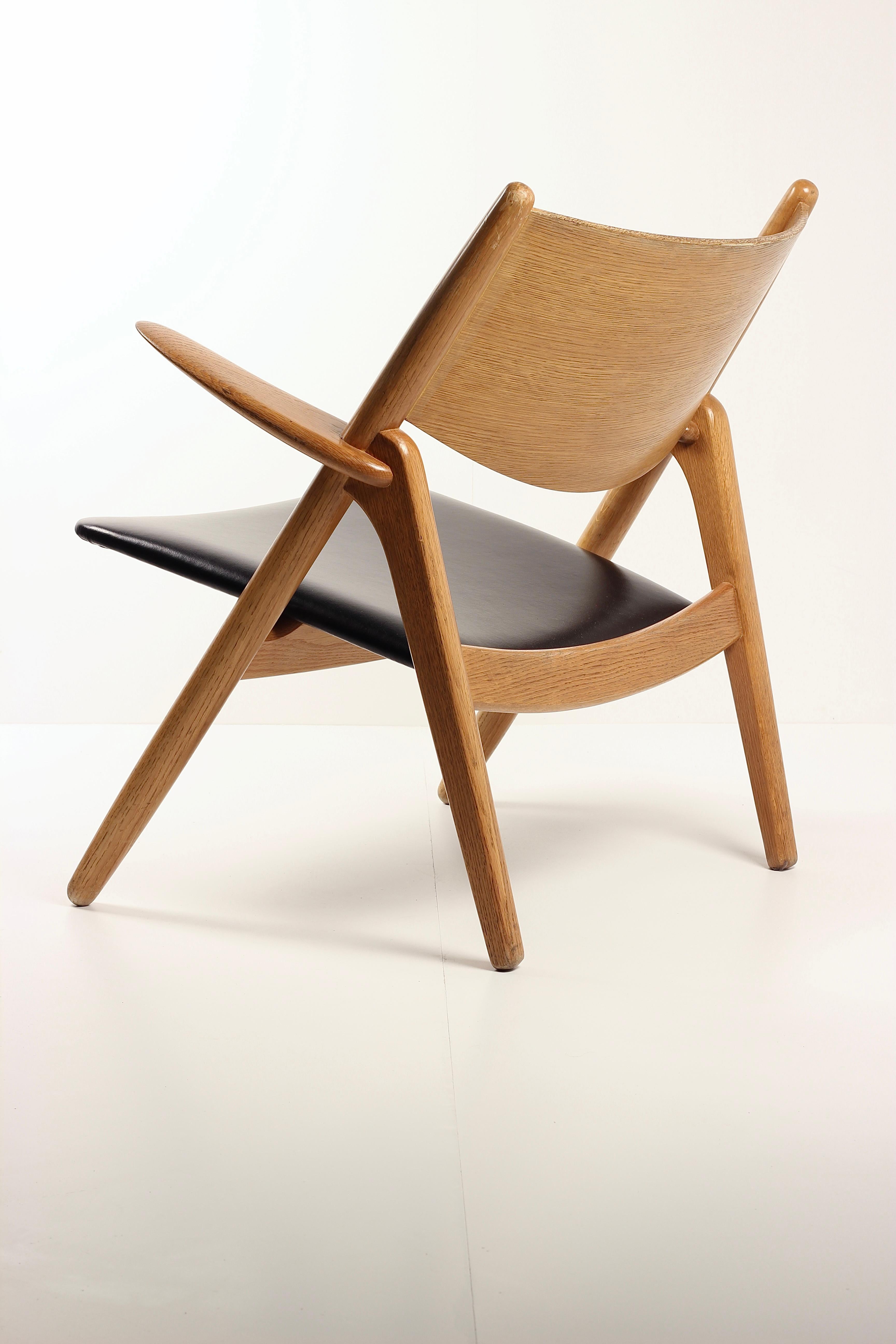 Hans Wegner CH28 Sawback Lounge Chair Danish Modern Icon by Carl Hansen & Søn For Sale 9