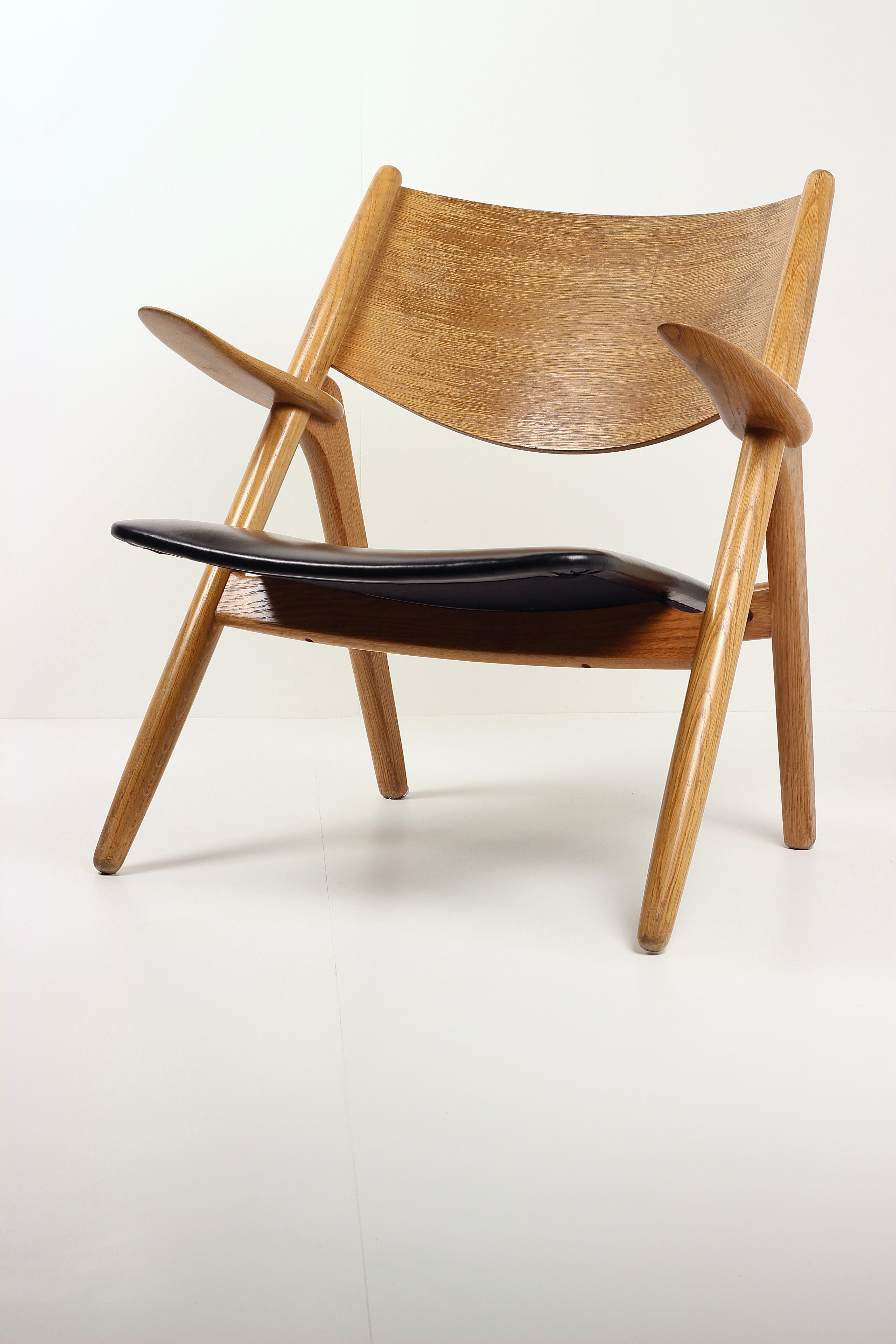 Hans Wegner CH28 Sawback Lounge Chair Danish Modern Icon by Carl Hansen & Søn For Sale 10