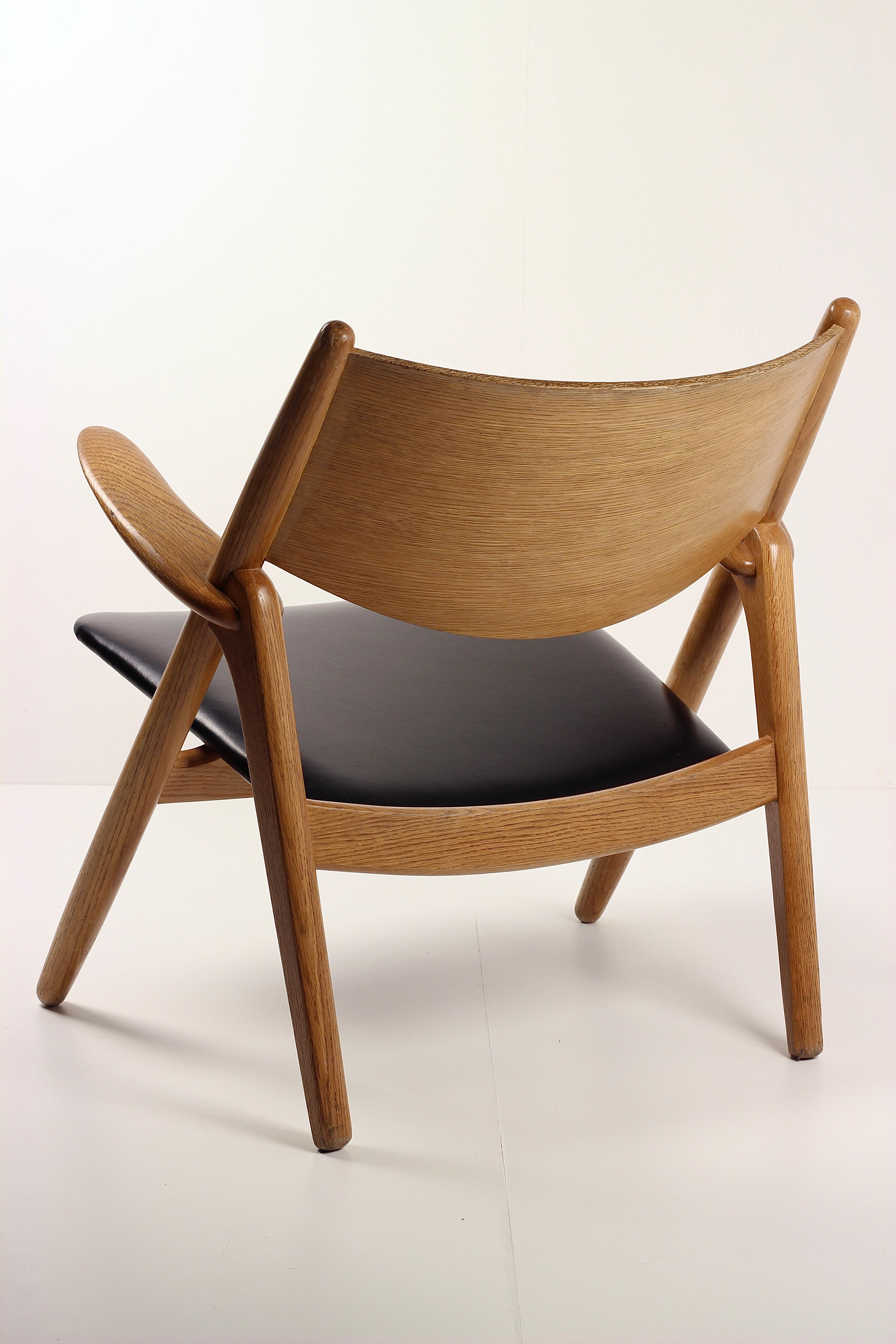 Oak Hans Wegner CH28 Sawback Lounge Chair Danish Modern Icon by Carl Hansen & Søn For Sale