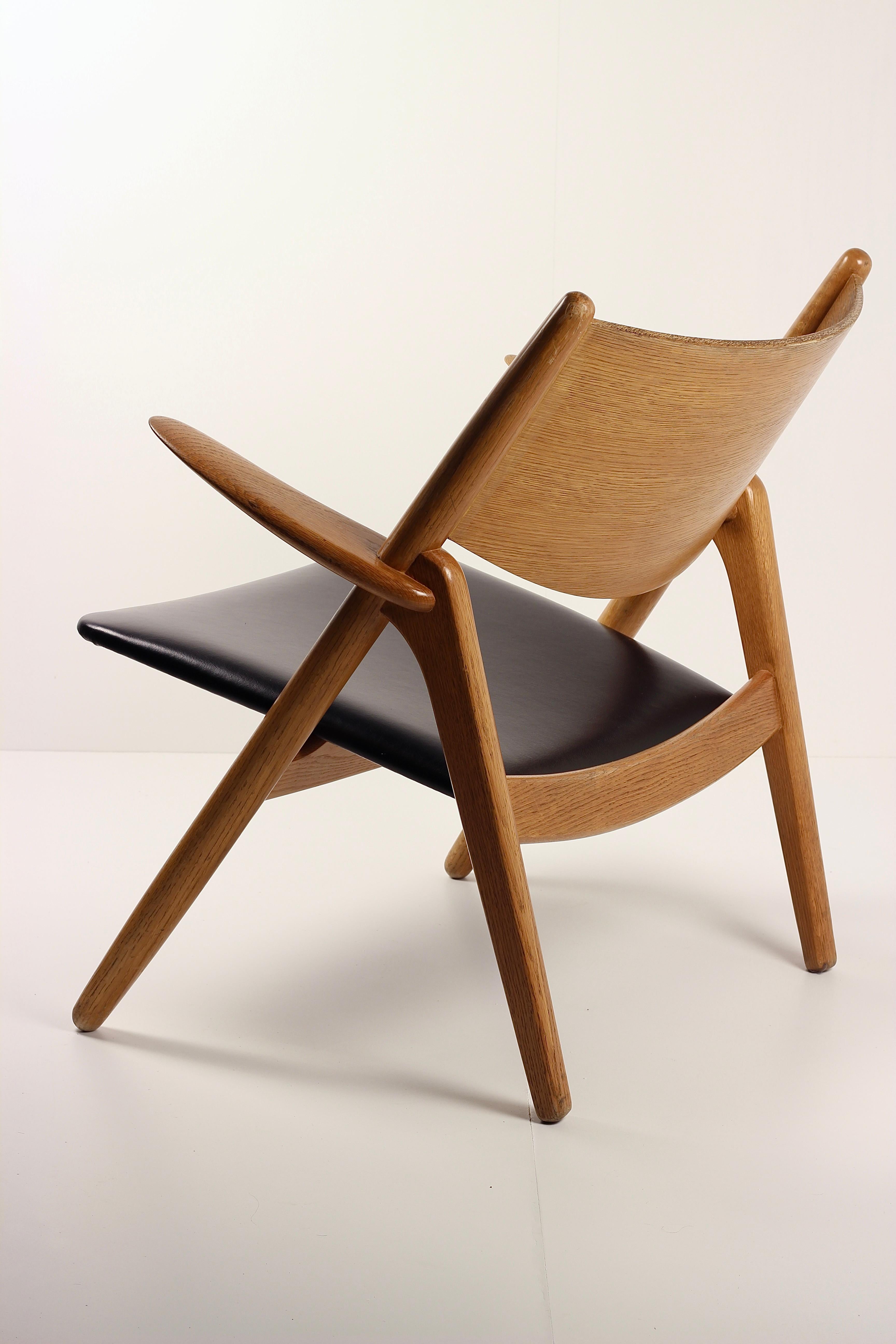 Hans Wegner CH28 Sawback Lounge Chair Danish Modern Icon by Carl Hansen & Søn For Sale 1