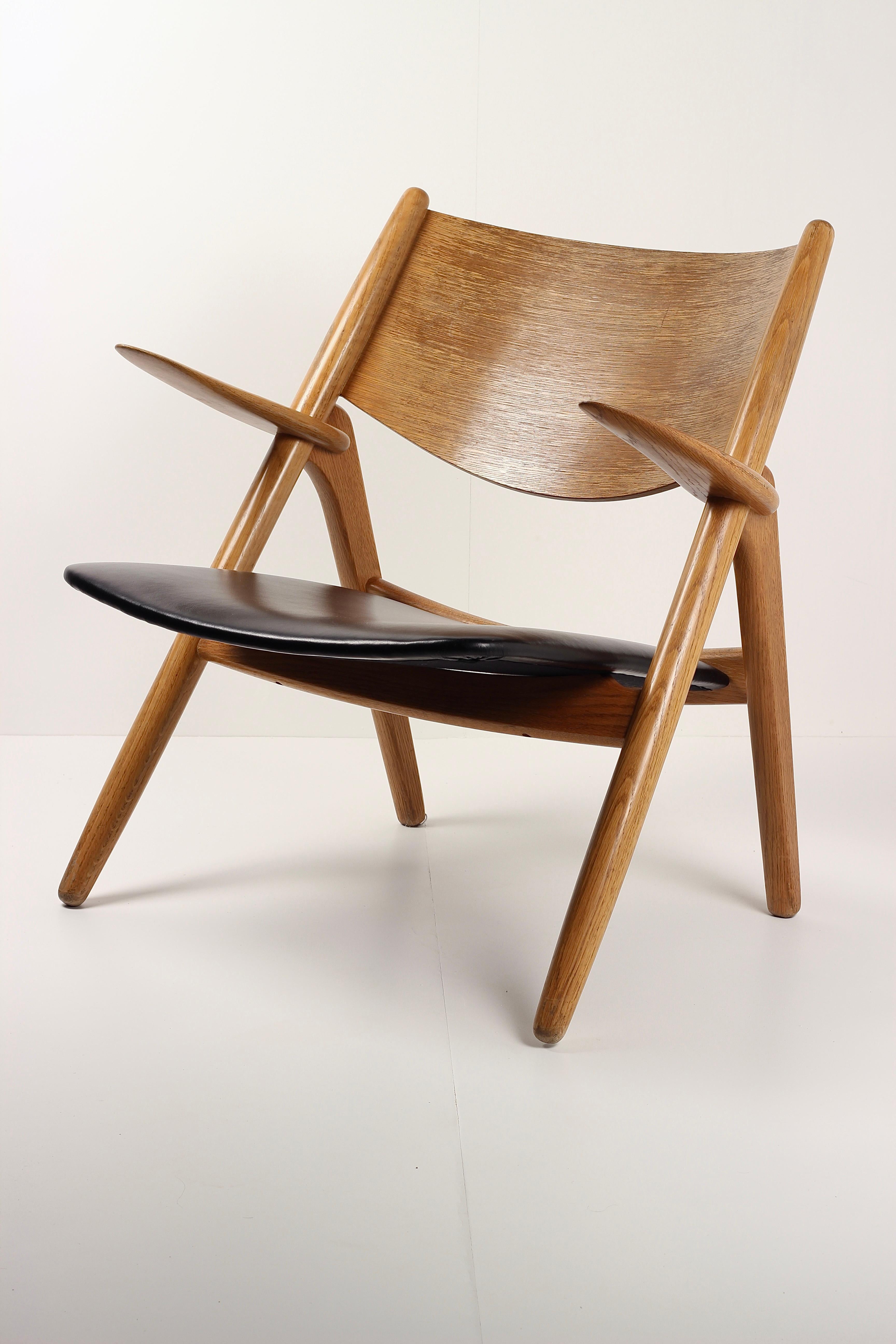 Hans Wegner CH28 Sawback Lounge Chair Danish Modern Icon by Carl Hansen & Søn For Sale 3