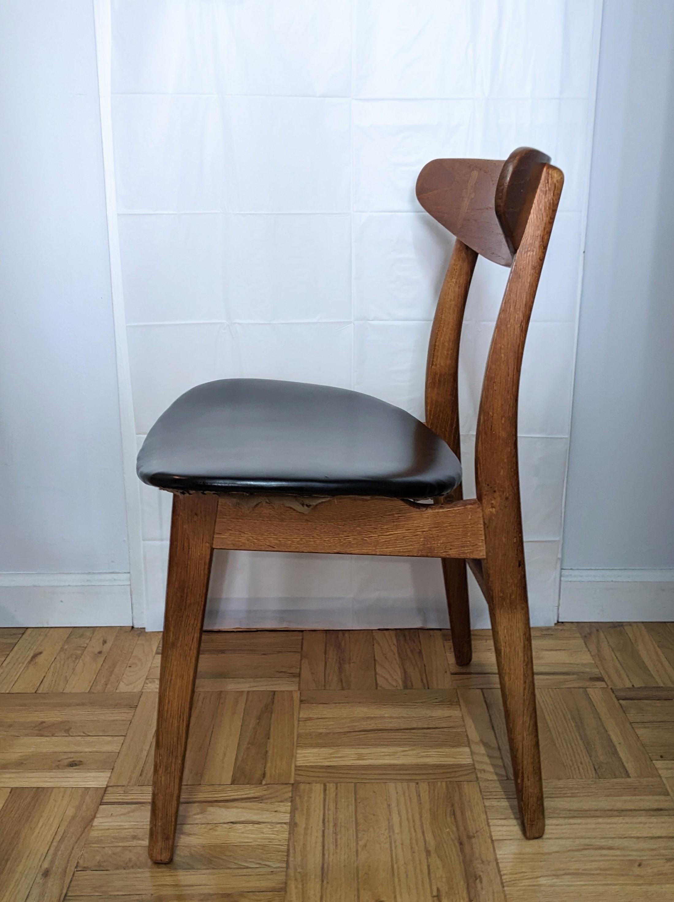 Hans Wegner CH30 Chair with Original Upholstery In Good Condition In Riverdale, NY