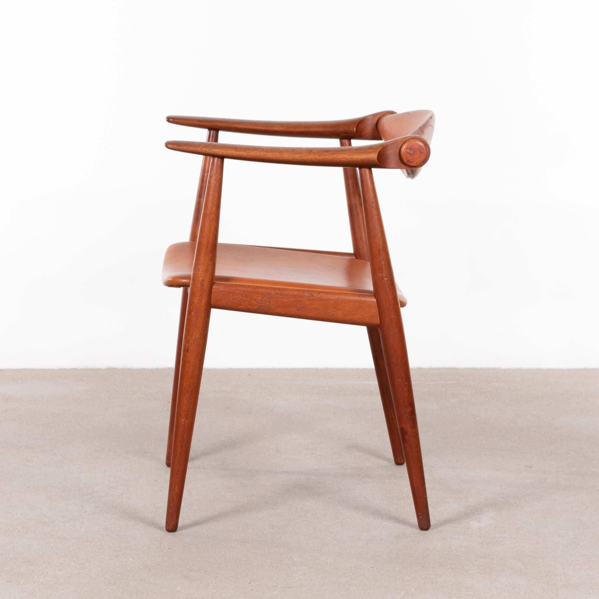 Hans Wegner CH34 Chair in Teak and Cognac Leather for Carl Hansen & Søn, Denmark In Good Condition In Amsterdam, NL
