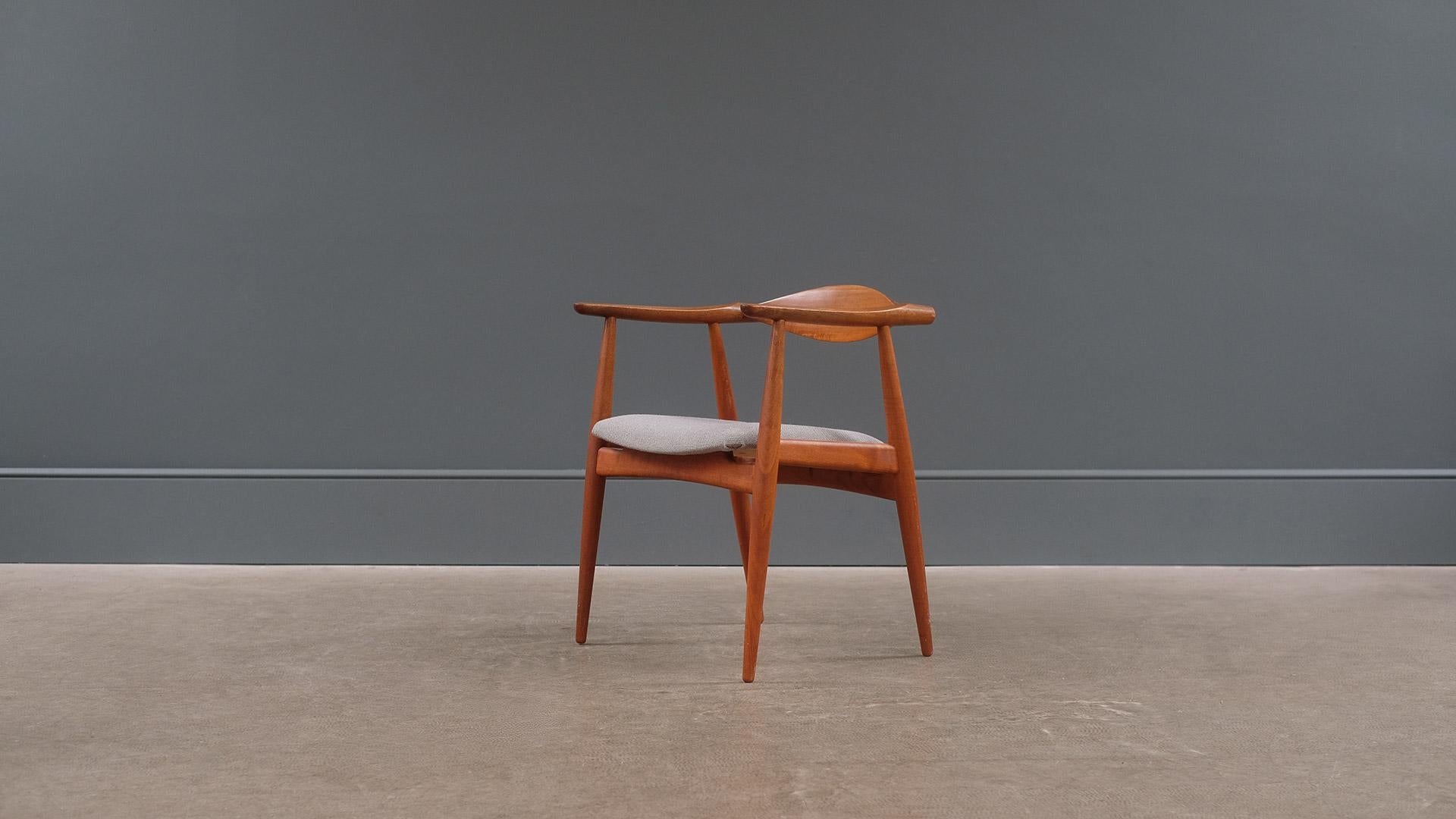 Scandinavian Modern Hans Wegner CH35 Chair