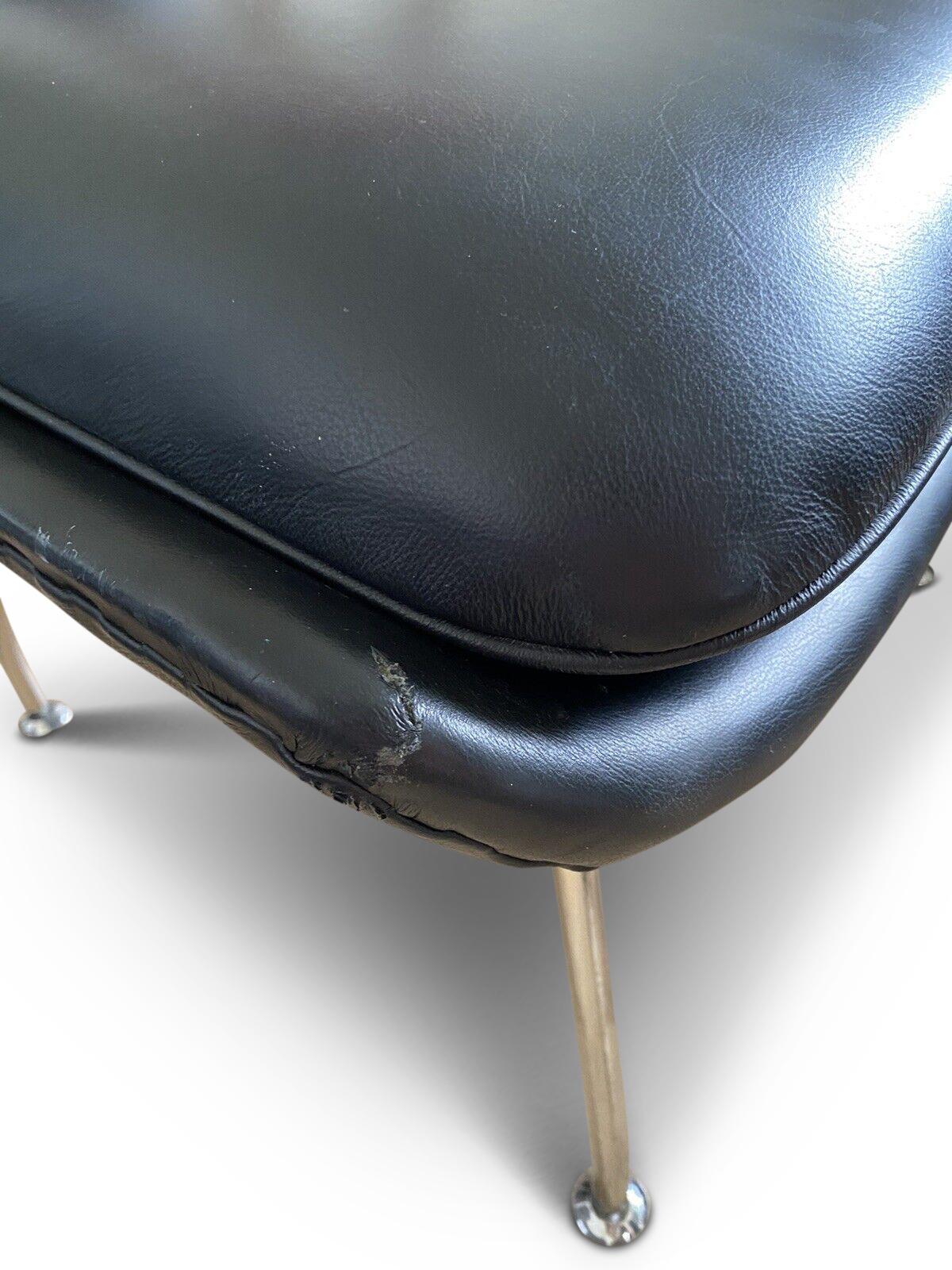 Hans Wegner CH445 Design Style Black Leather Wing Armchair & Ottoman In Good Condition For Sale In Reading, Berkshire