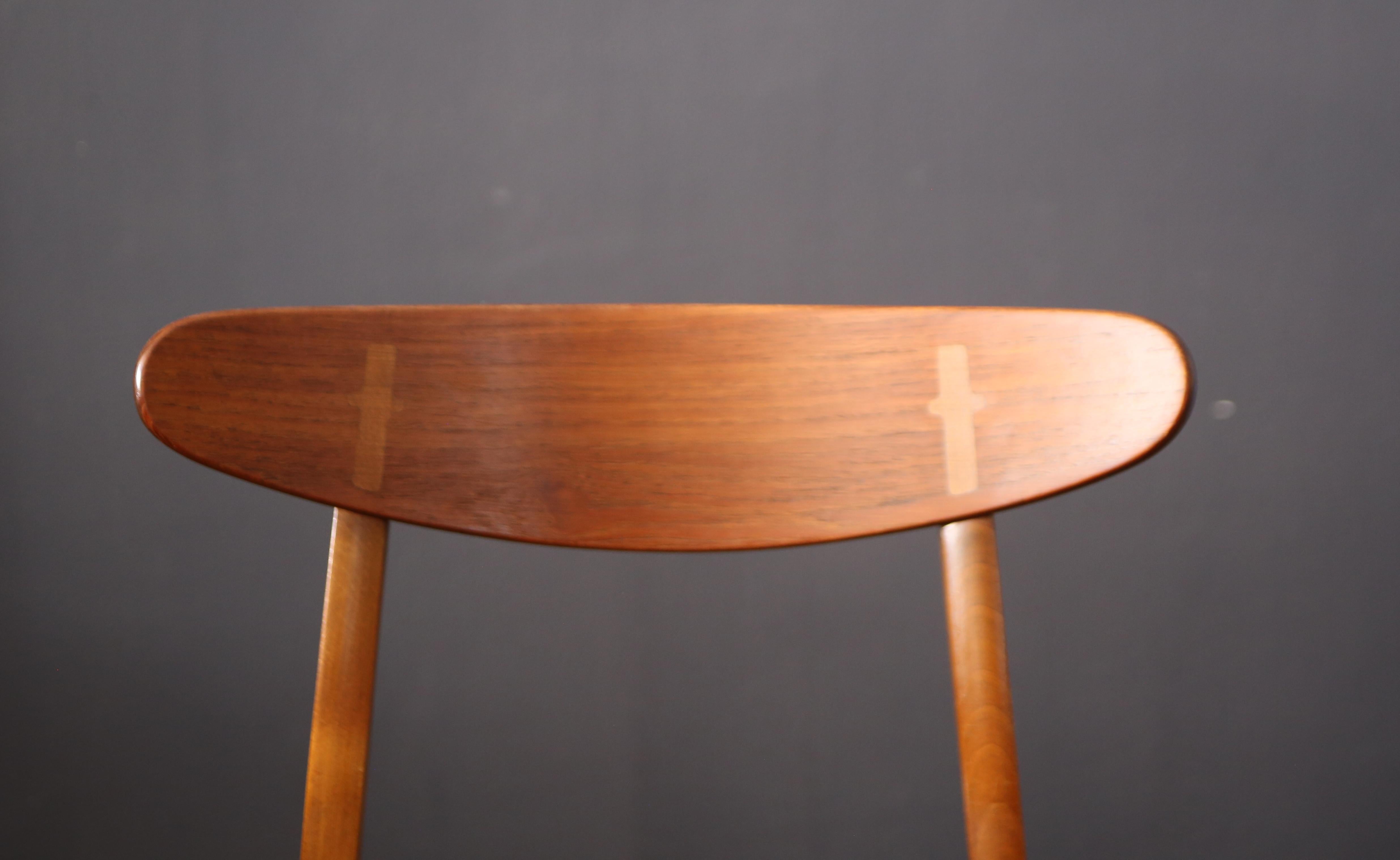 Hans Wegner Stuhl Modell CH-30 Teak und Leder Carl Hansen & Son 1960er Jahre (Mid-20th Century) im Angebot