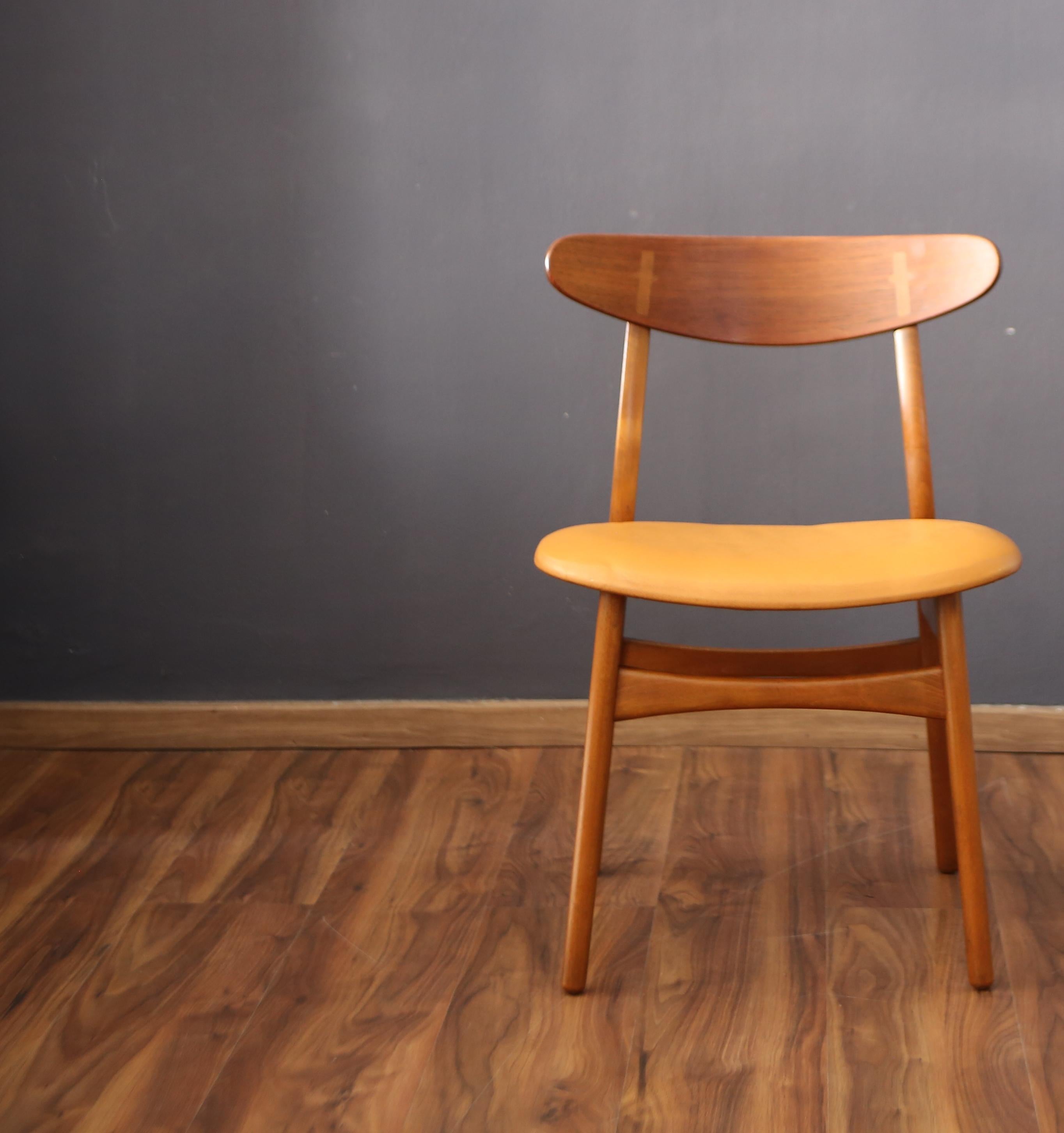 Hans Wegner Stuhl Modell CH-30 Teak und Leder Carl Hansen & Son 1960er Jahre im Angebot 3