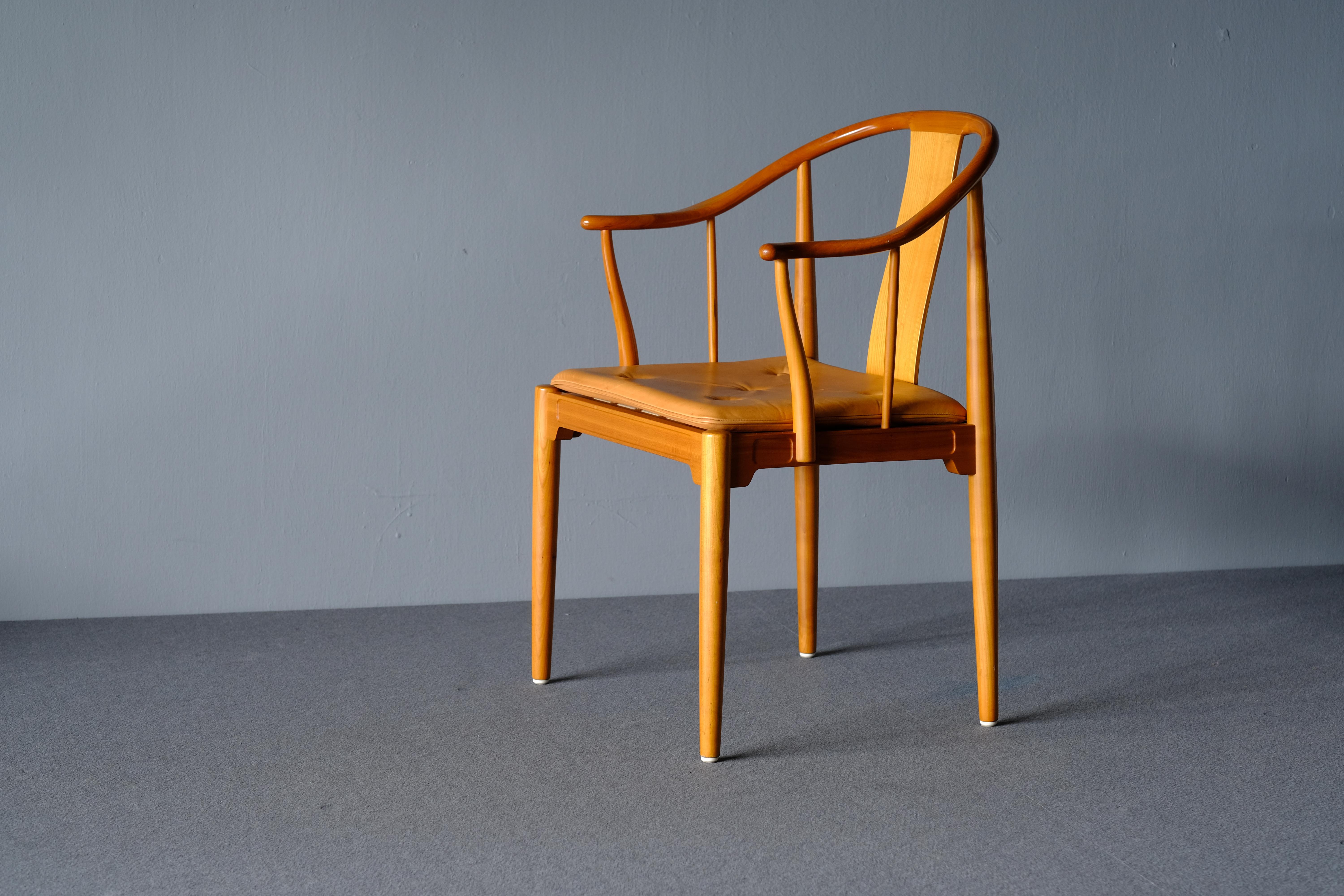 Mid-Century Hans Wegner China-Stuhl in Kirsche (Skandinavische Moderne) im Angebot