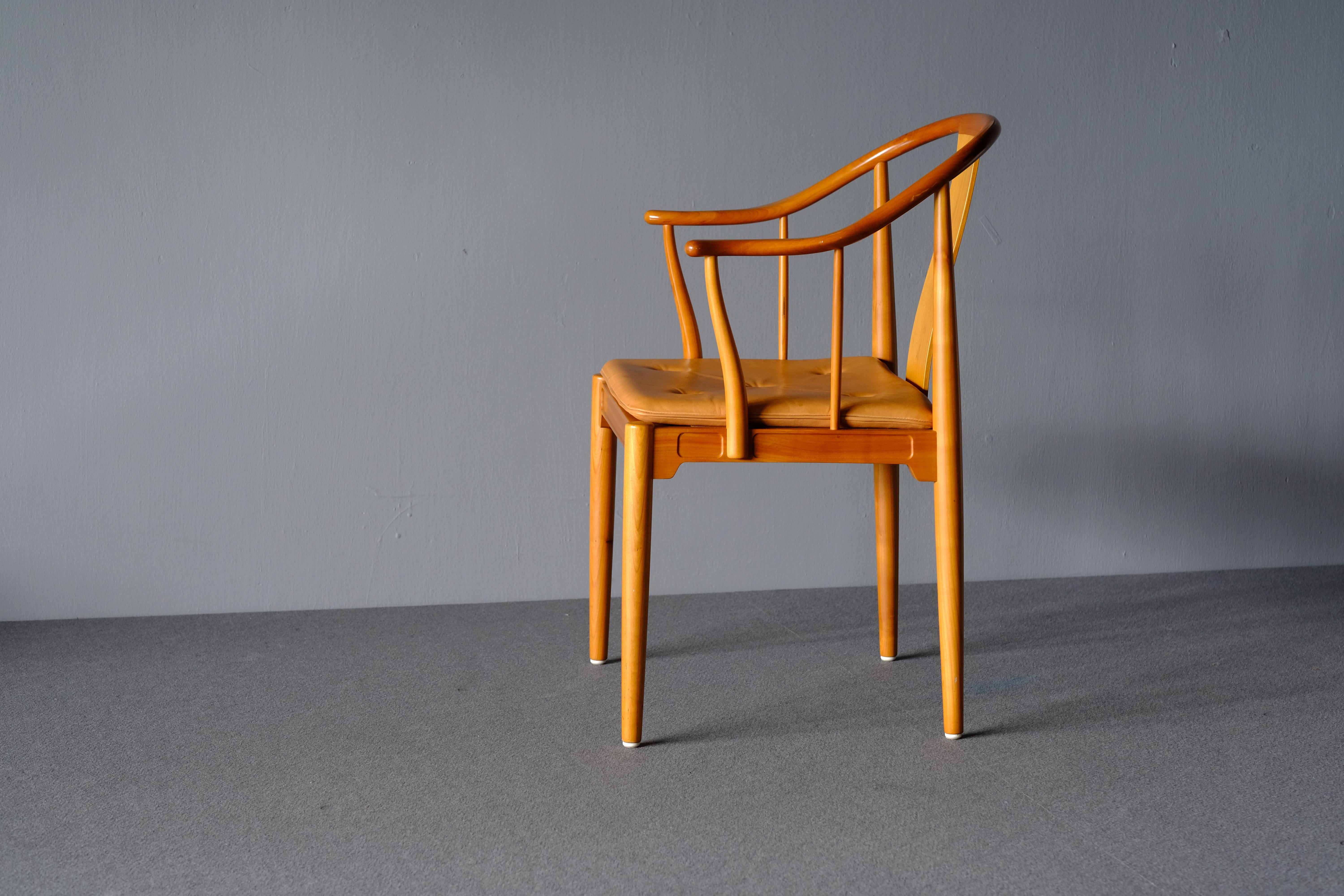 Mid-Century Hans Wegner China-Stuhl in Kirsche (Dänisch) im Angebot