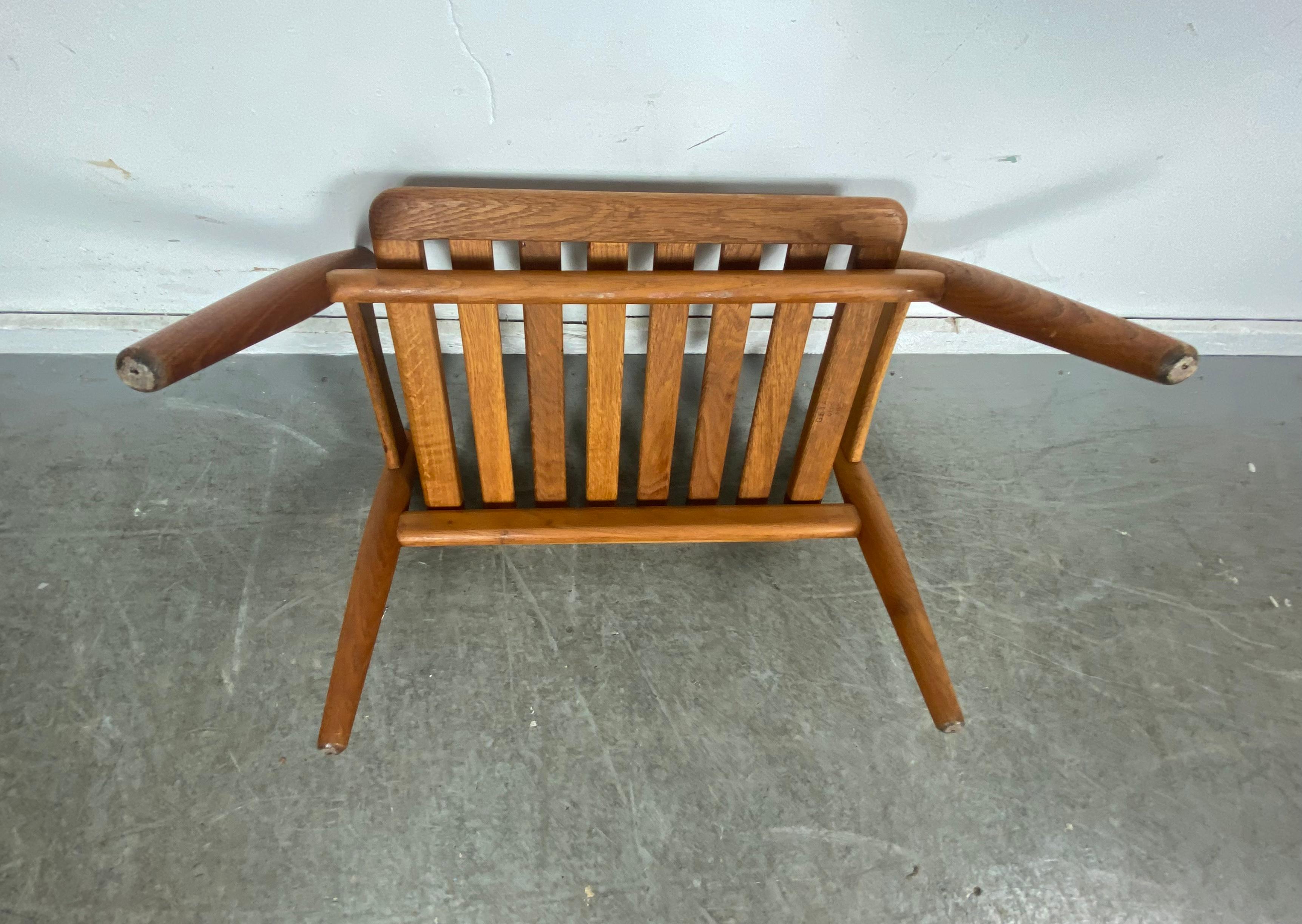 Early Hans J. Wegner.
GE-240 cigar stool, circa 1950s.

Oak ottoman produced by Getama, Denmark to compliment the GE-240 and GE-260 lounge chairs.: Excellent original condition.. Superior quality and construction.. Wonderful finish ,patina..