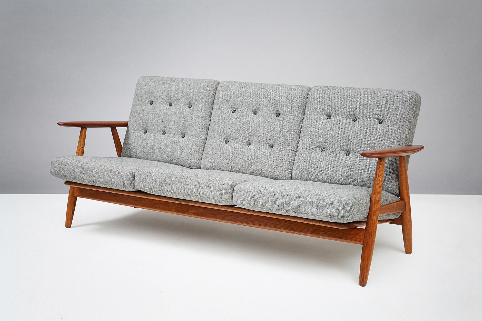 Hans J. Wegner

GE-240 Cigar sofa, 1955

Produced by Getama, Gedsted, Denmark. Restored oak frame with contrasting teak arms. Original sprung cushions reupholstered with Kvadrat Hallingdal wool fabric.