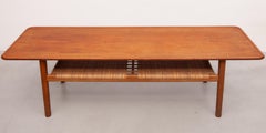 Hans Wegner Couchtisch Modell 'AT-10' aus Teakholz und Schilfrohr, hergestellt in Dänemark, 1950er Jahre