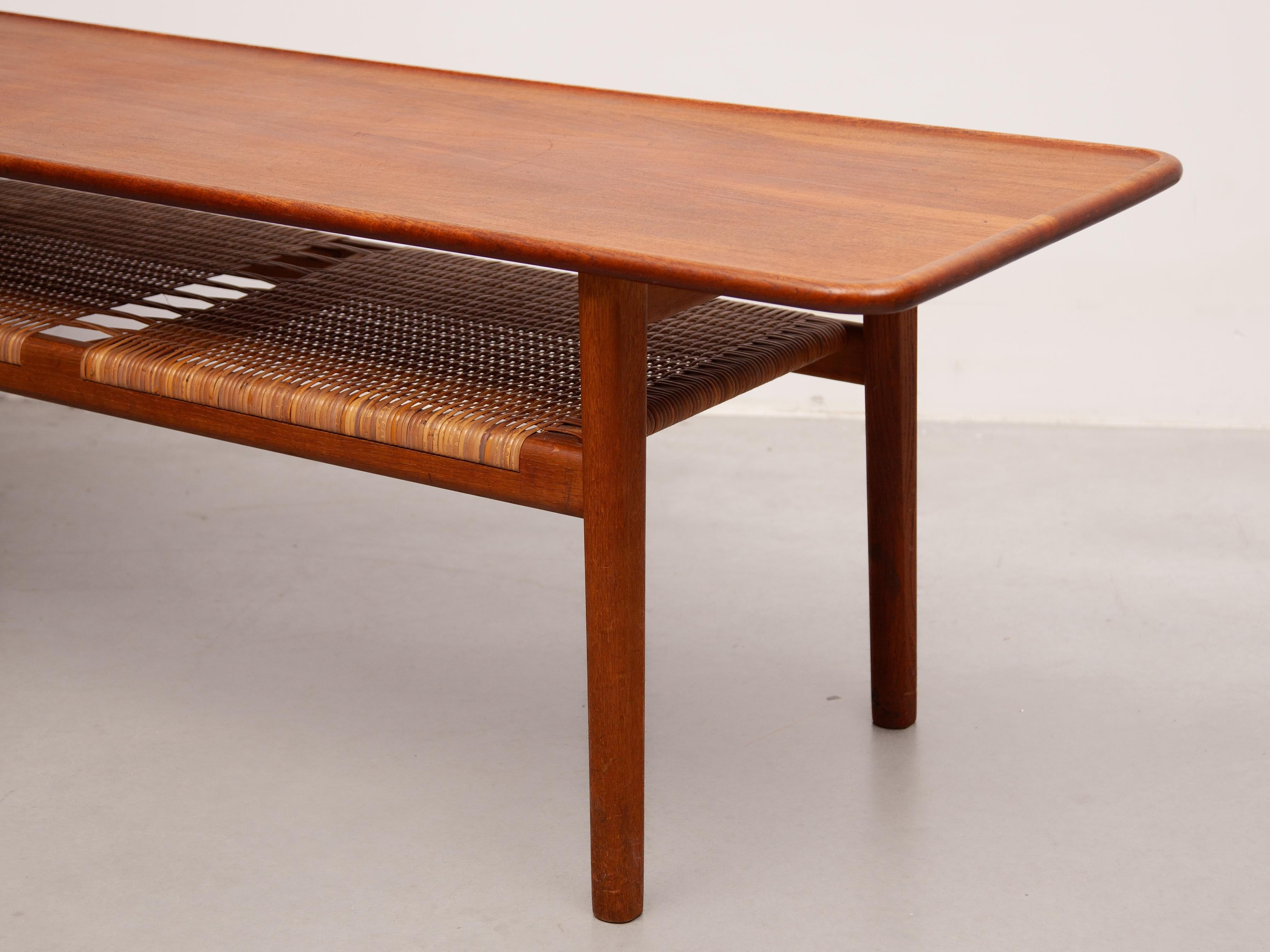 Canne Table basse Hans Wegner modèle 'AT-10' Teck et canne, fabriquée au Danemark, années 1950 en vente