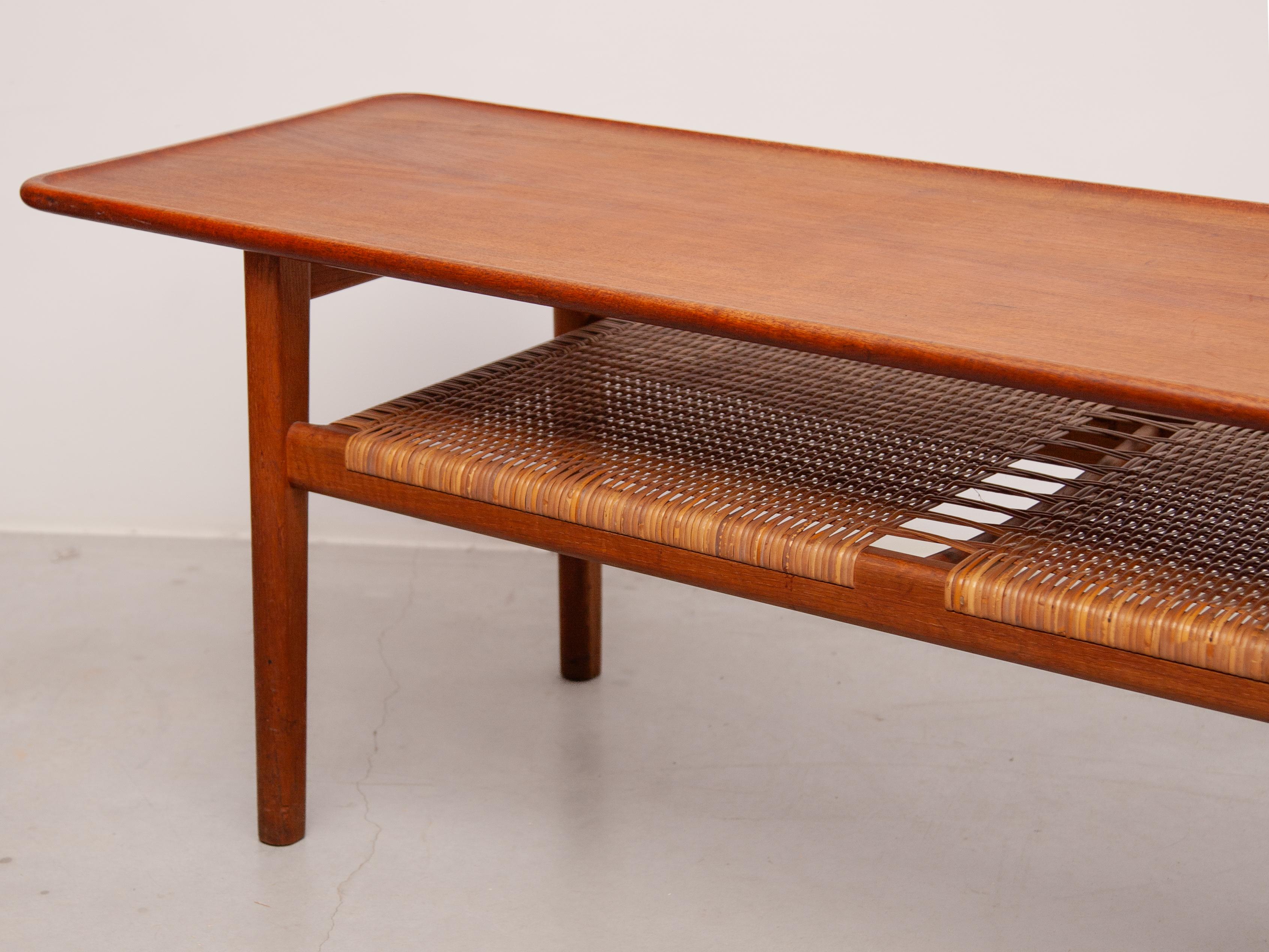 Table basse Hans Wegner modèle 'AT-10' Teck et canne, fabriquée au Danemark, années 1950 en vente 1