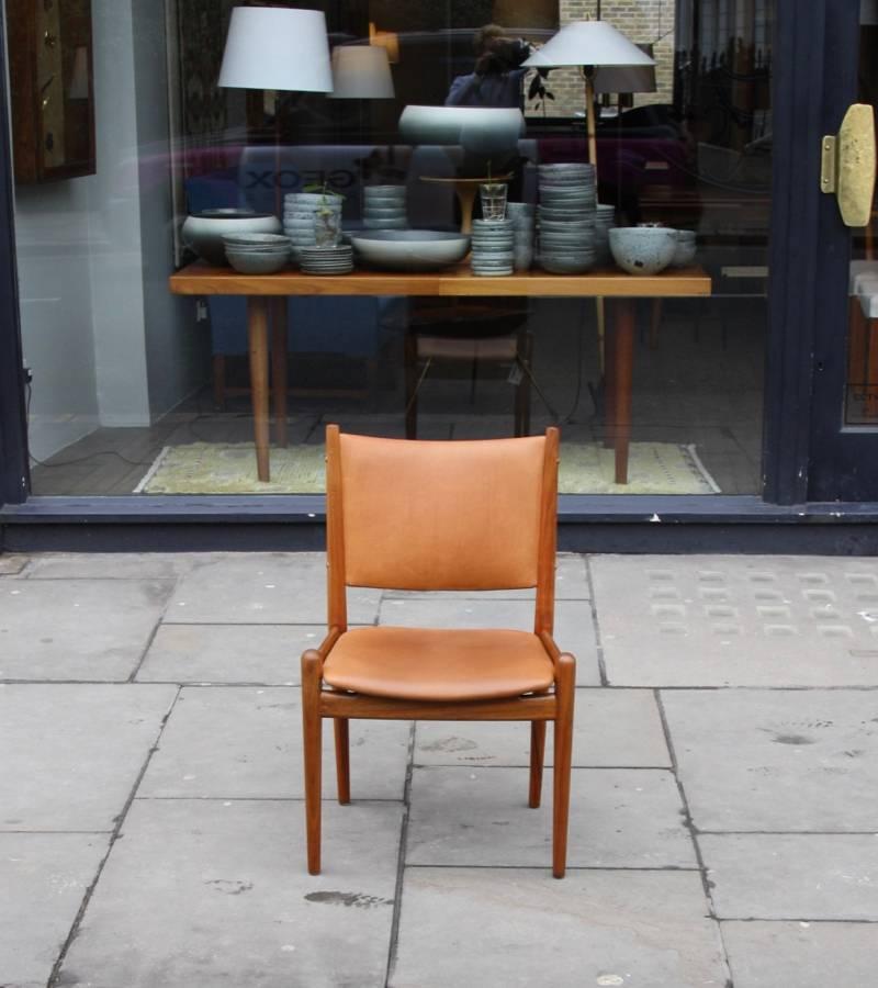 Side chair designed by Hans Wegner, Denmark, second half of the 20th century.
Made in solid mahogany by cabinetmaker Johannes Hansen, the chair has been newly reupholstered in cognac leather.
Bears the Johannes Hansen stamp on the underneath.
In