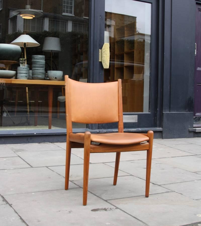 Scandinavian Modern Hans Wegner Cognac Leather Chair