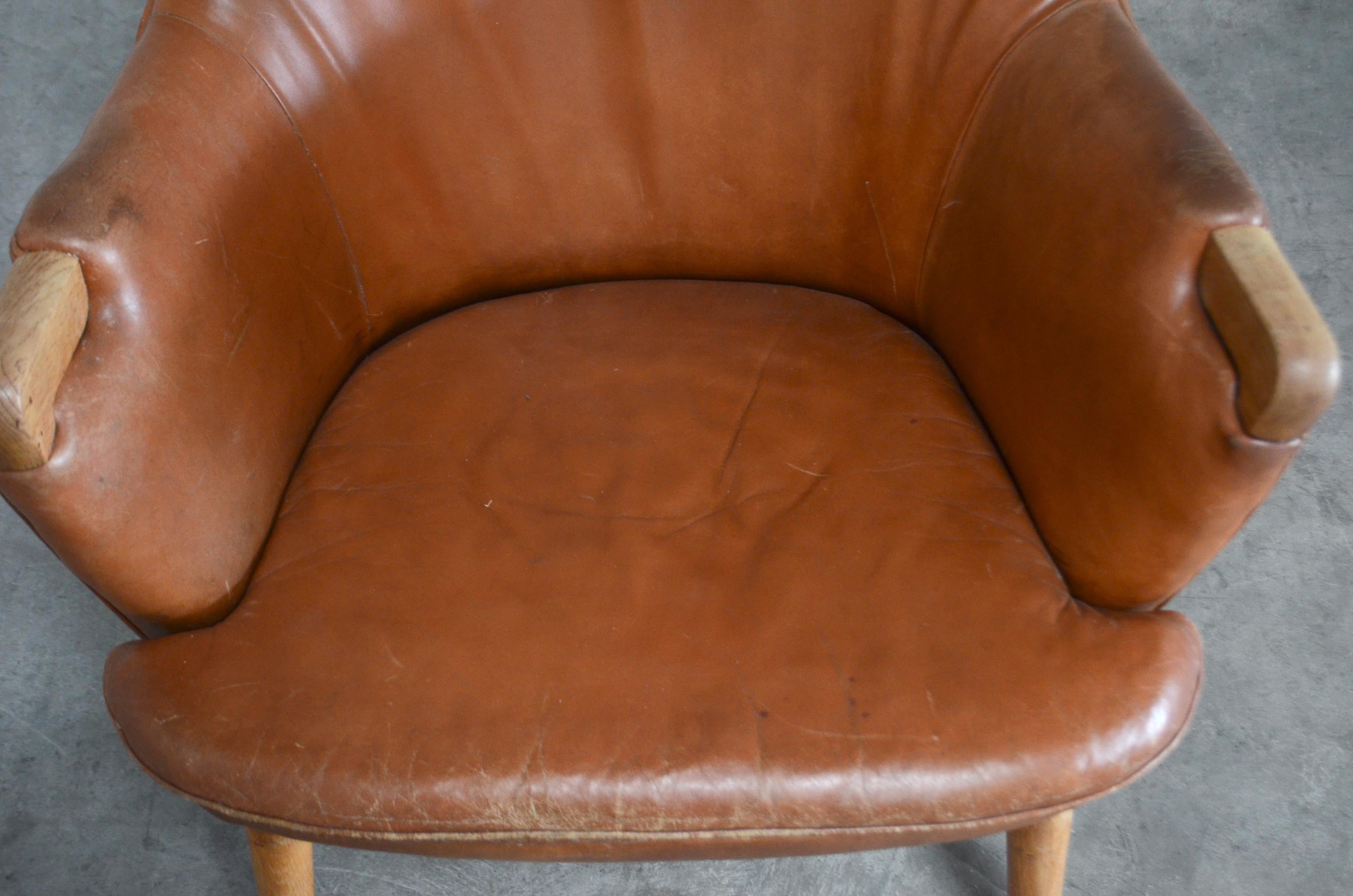20th Century Hans Wegner Cognac Leather Mini Bear Chair Lounge AP 20 for AP Stolen