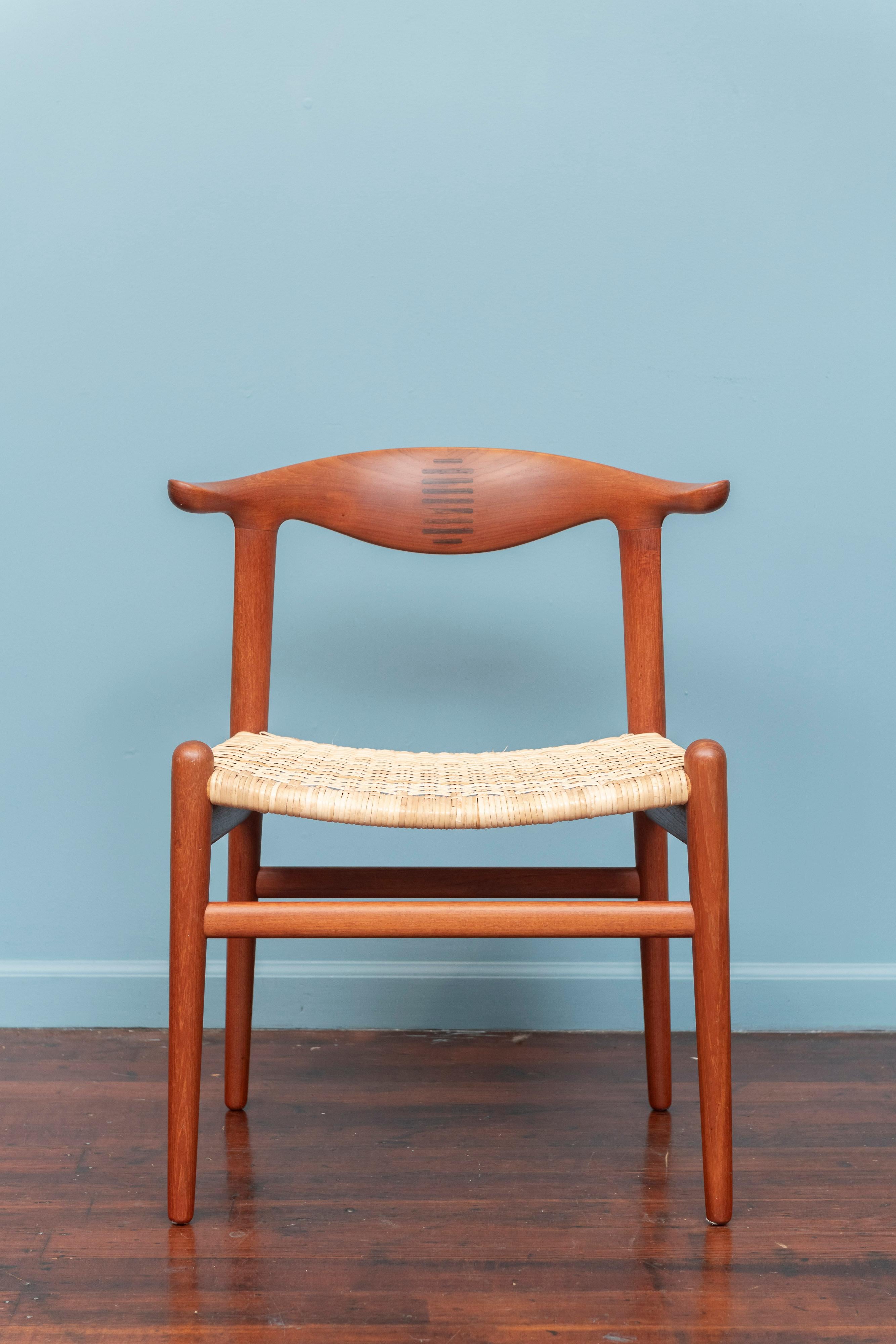Scandinavian Modern Hans Wegner Cow Horn Chair, Model JH-505 for Johannes Hansen For Sale