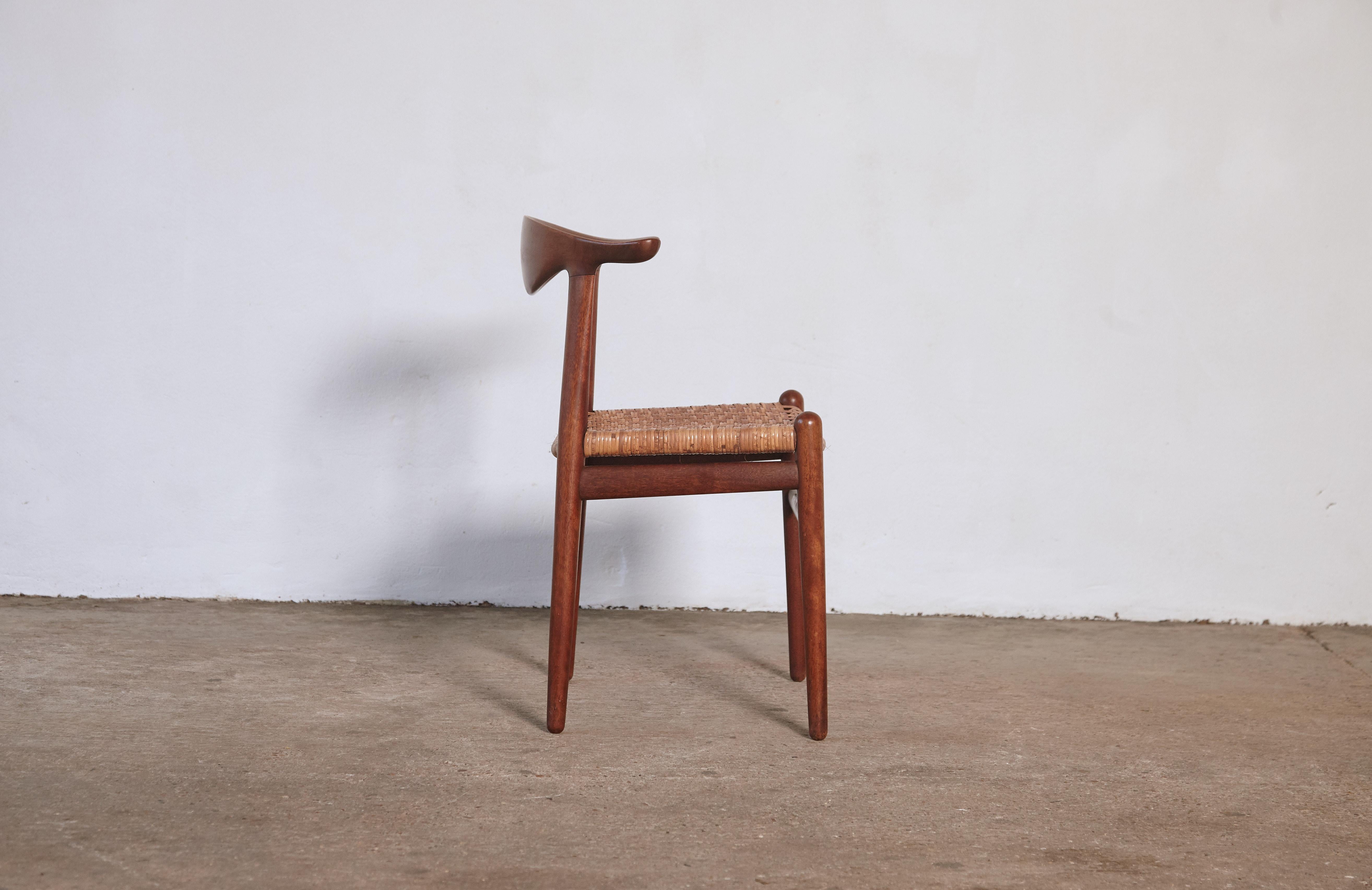 Hans Wegner Cow Horn Chair, model JH 505, Johannes Hansen, Denmark, 1950s-1960s For Sale 1