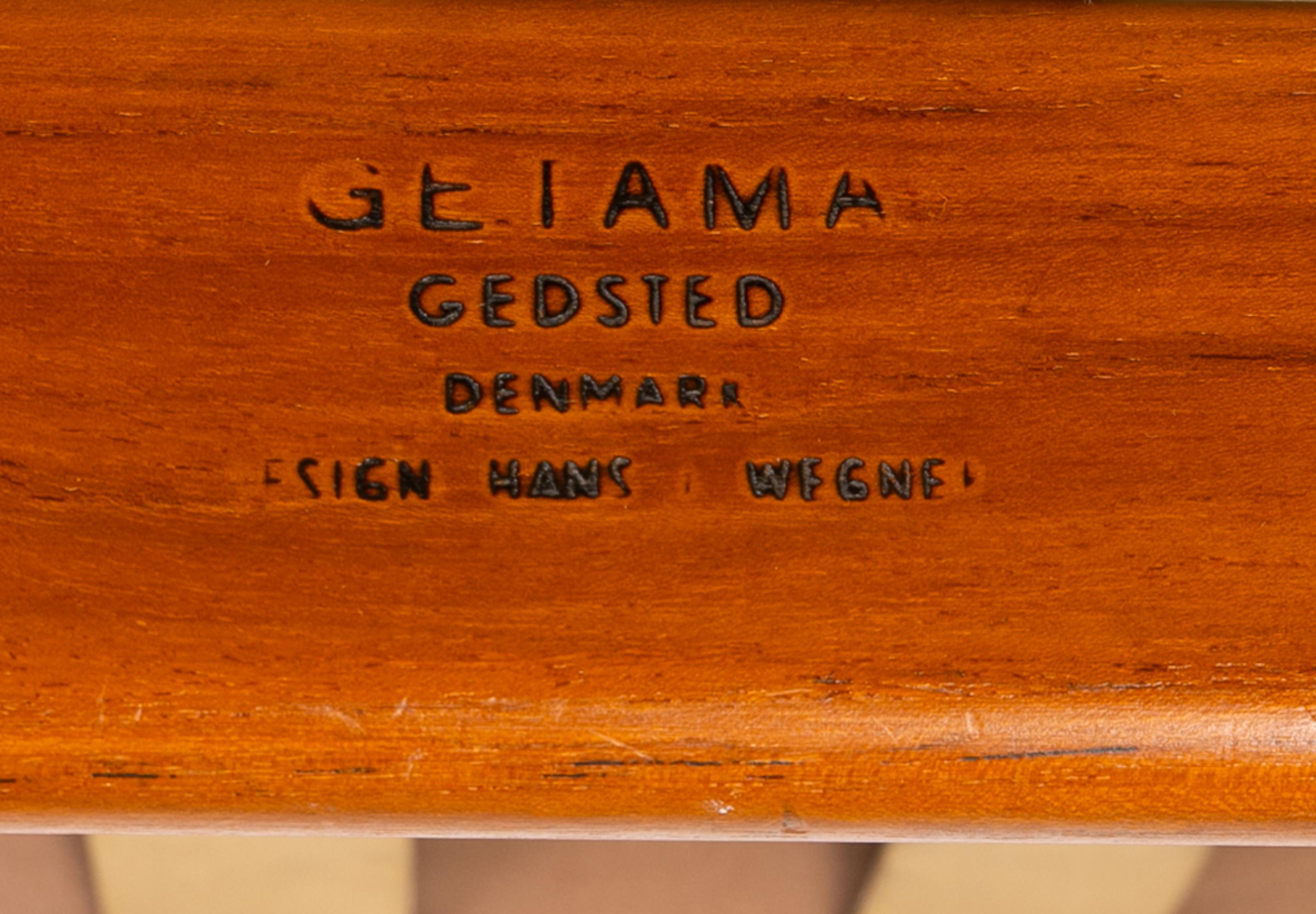 Sedie da salotto Hans Wegner danese di metà secolo GE 270 in pelle nera e teak in vendita 4