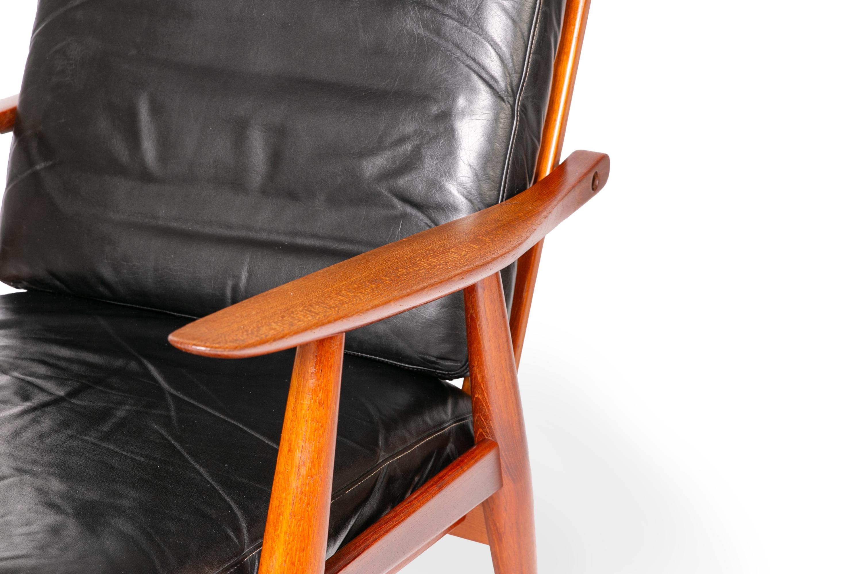 Sedie da salotto Hans Wegner danese di metà secolo GE 270 in pelle nera e teak In condizioni buone in vendita a Dublin, IE