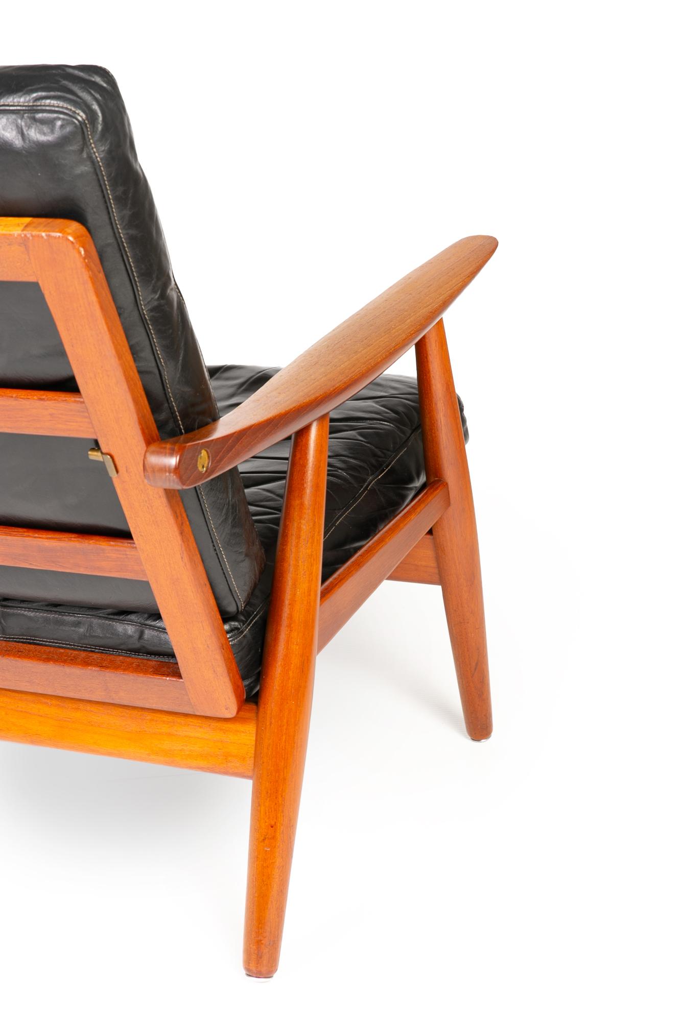 Sedie da salotto Hans Wegner danese di metà secolo GE 270 in pelle nera e teak in vendita 1