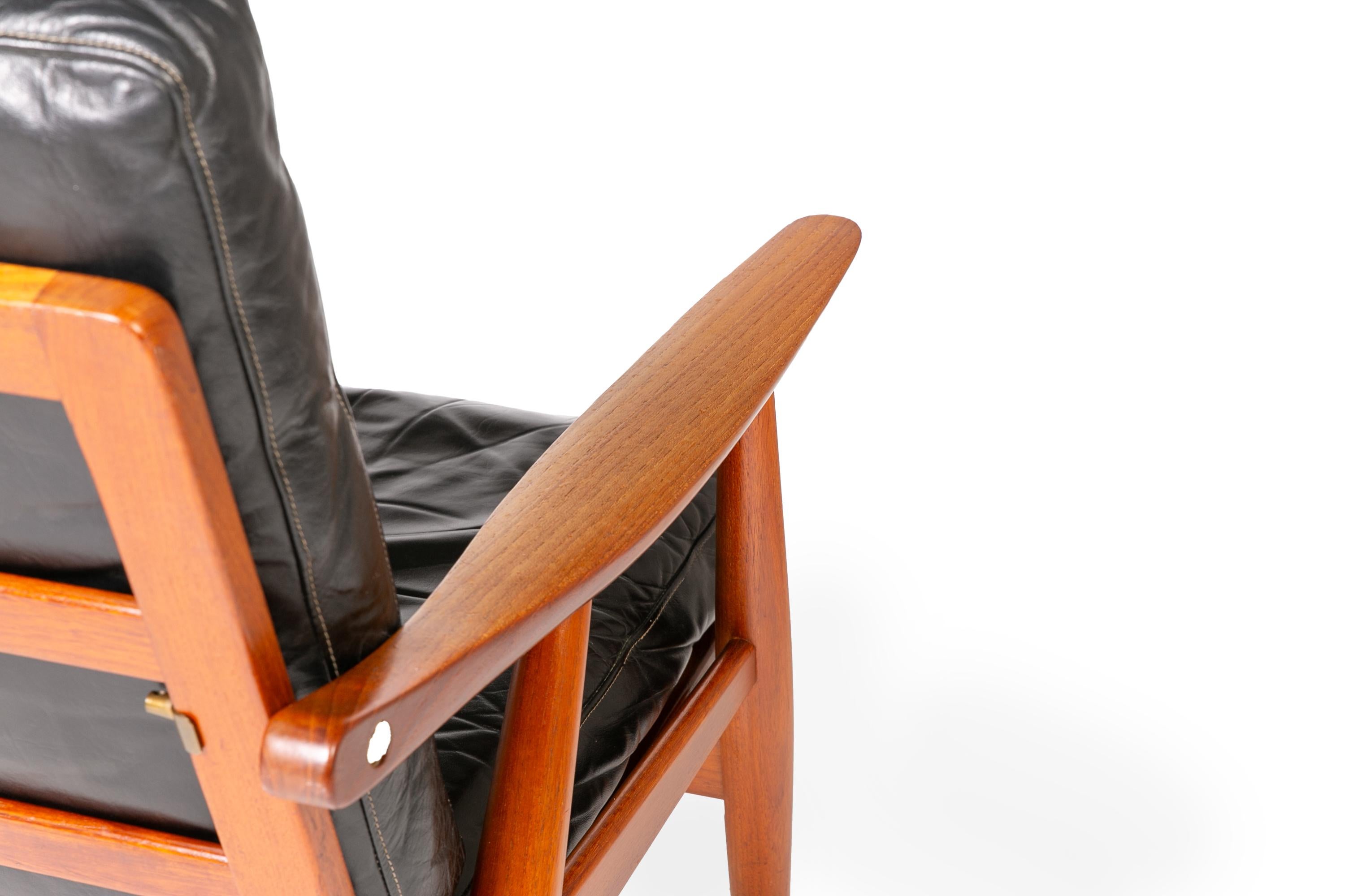 Sedie da salotto Hans Wegner danese di metà secolo GE 270 in pelle nera e teak in vendita 2