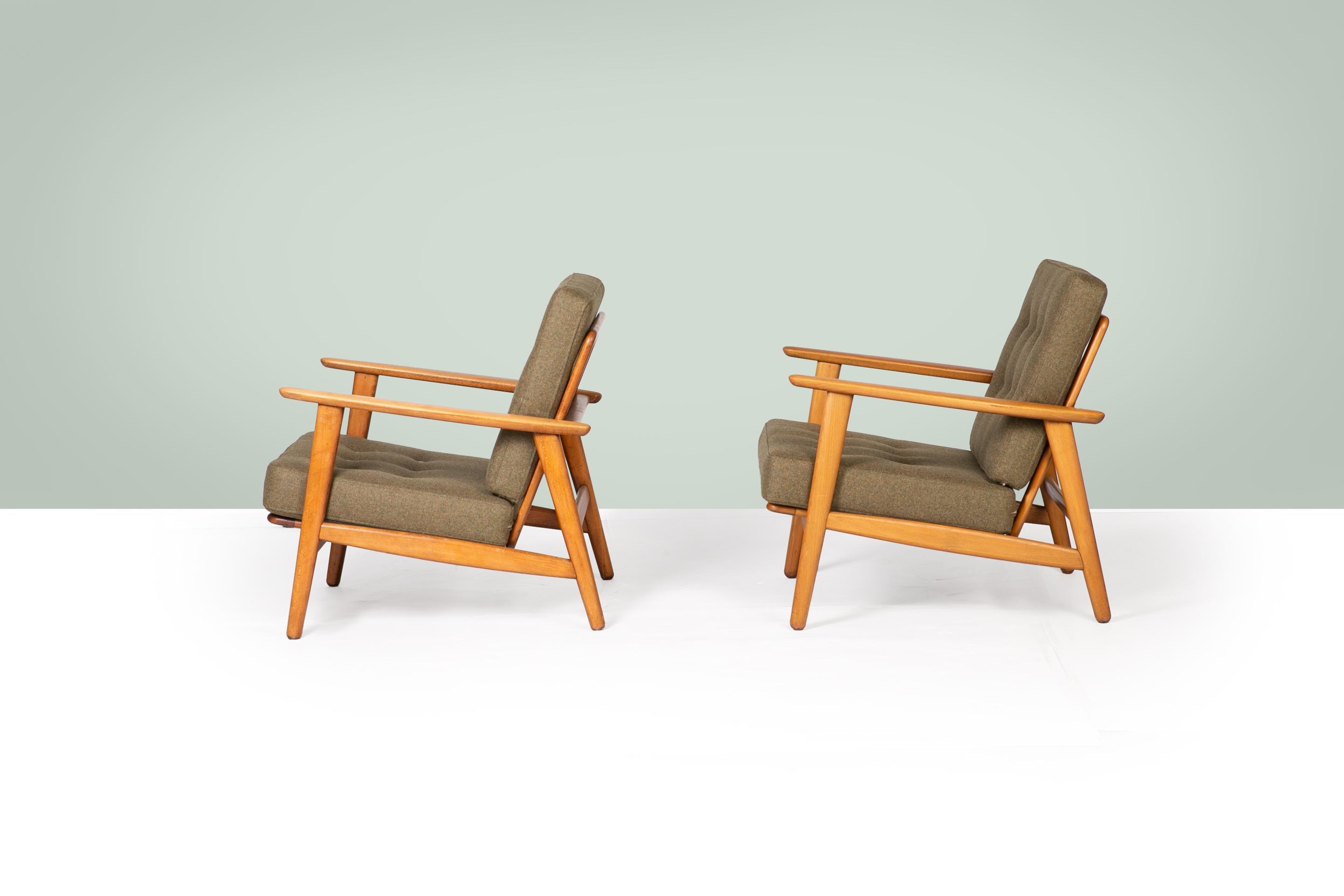 Chaises longues danoises Hans Wegner du milieu du siècle, en laine vert forêt Bon état - En vente à Dublin, IE