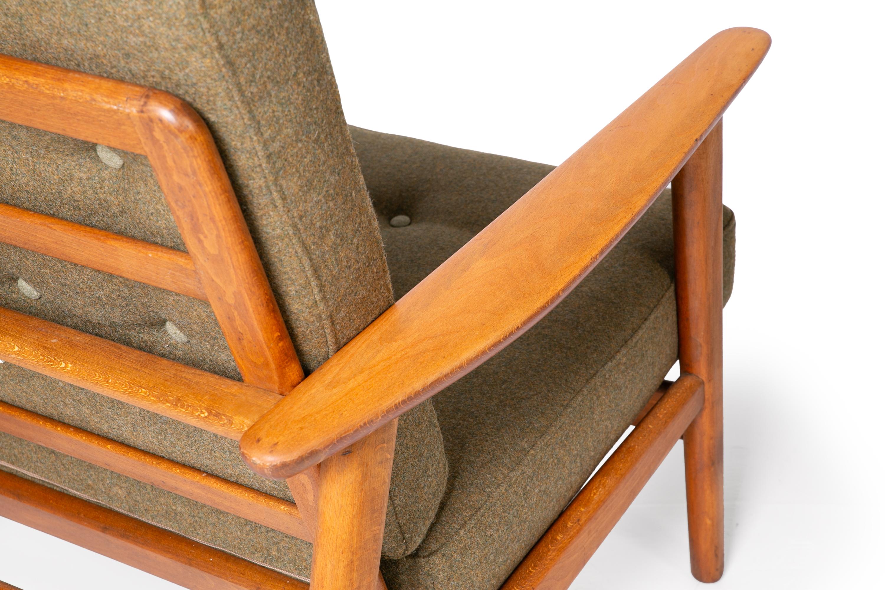 Chaises longues danoises Hans Wegner du milieu du siècle, en laine vert forêt en vente 1