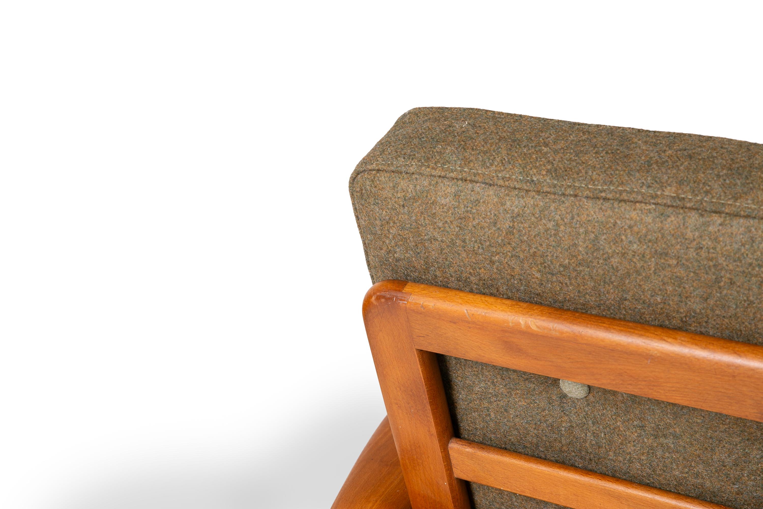 Chaises longues danoises Hans Wegner du milieu du siècle, en laine vert forêt en vente 2