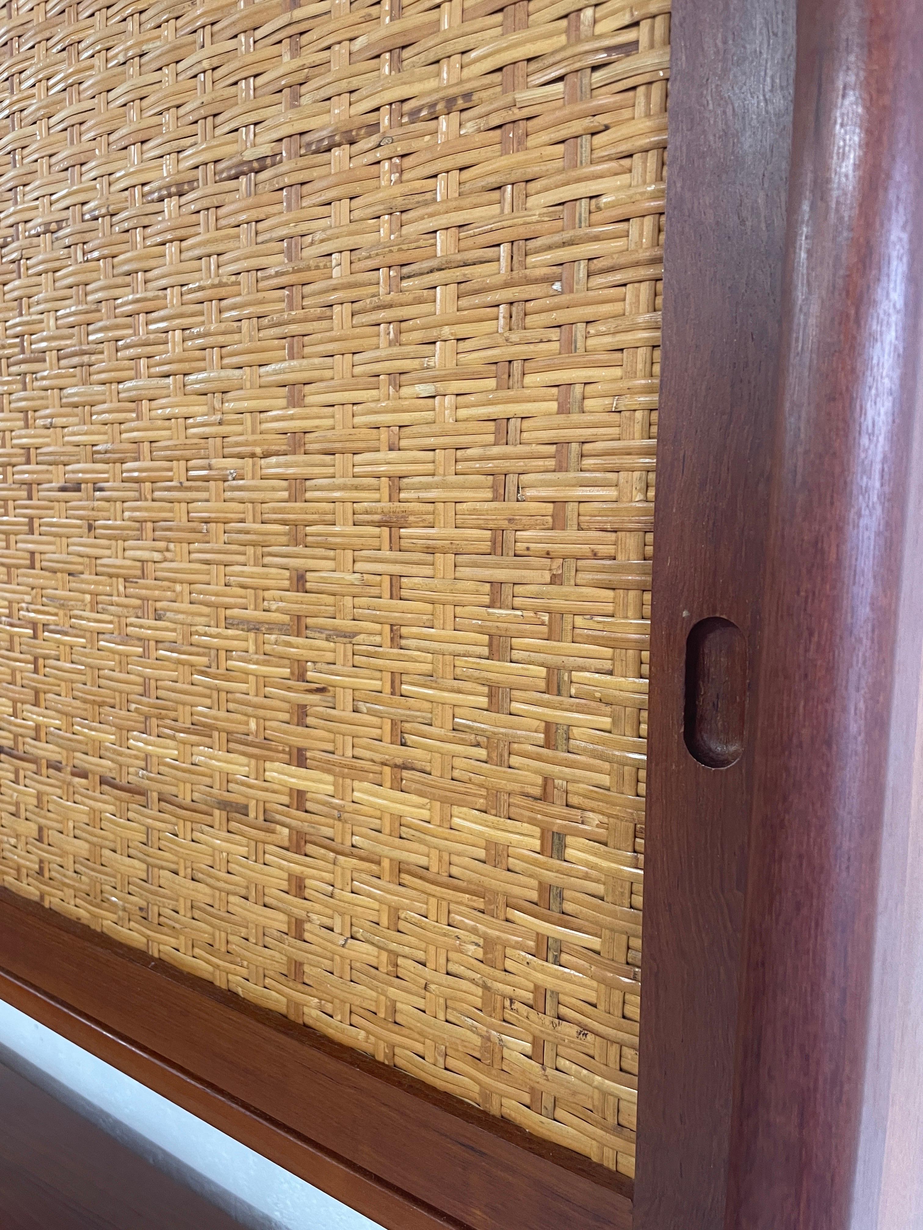 Metà XX secolo Credenza e credenza Hans Wegner in stile danese del Mid Century Modern in vendita