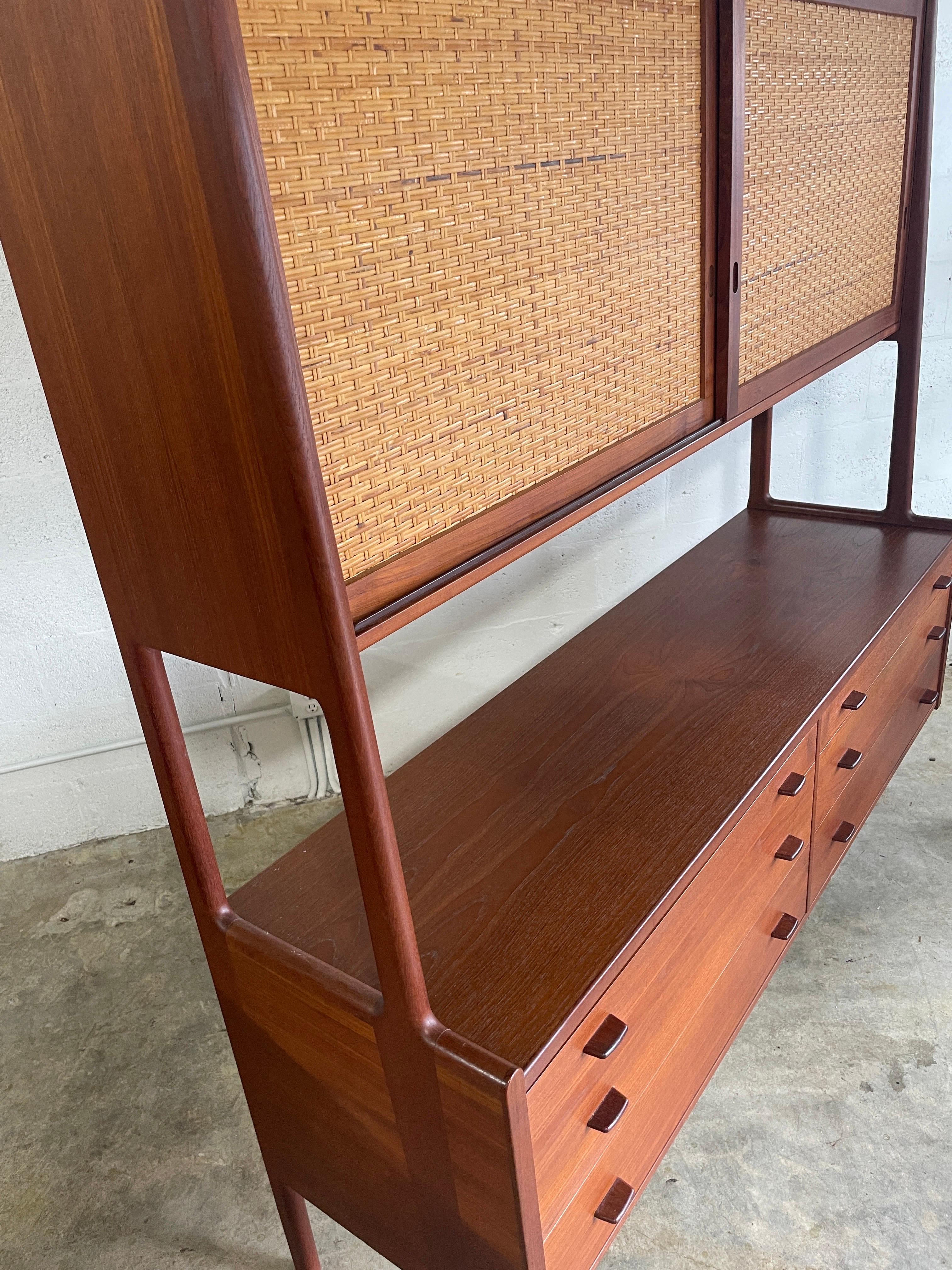 Credenza e credenza Hans Wegner in stile danese del Mid Century Modern in vendita 1