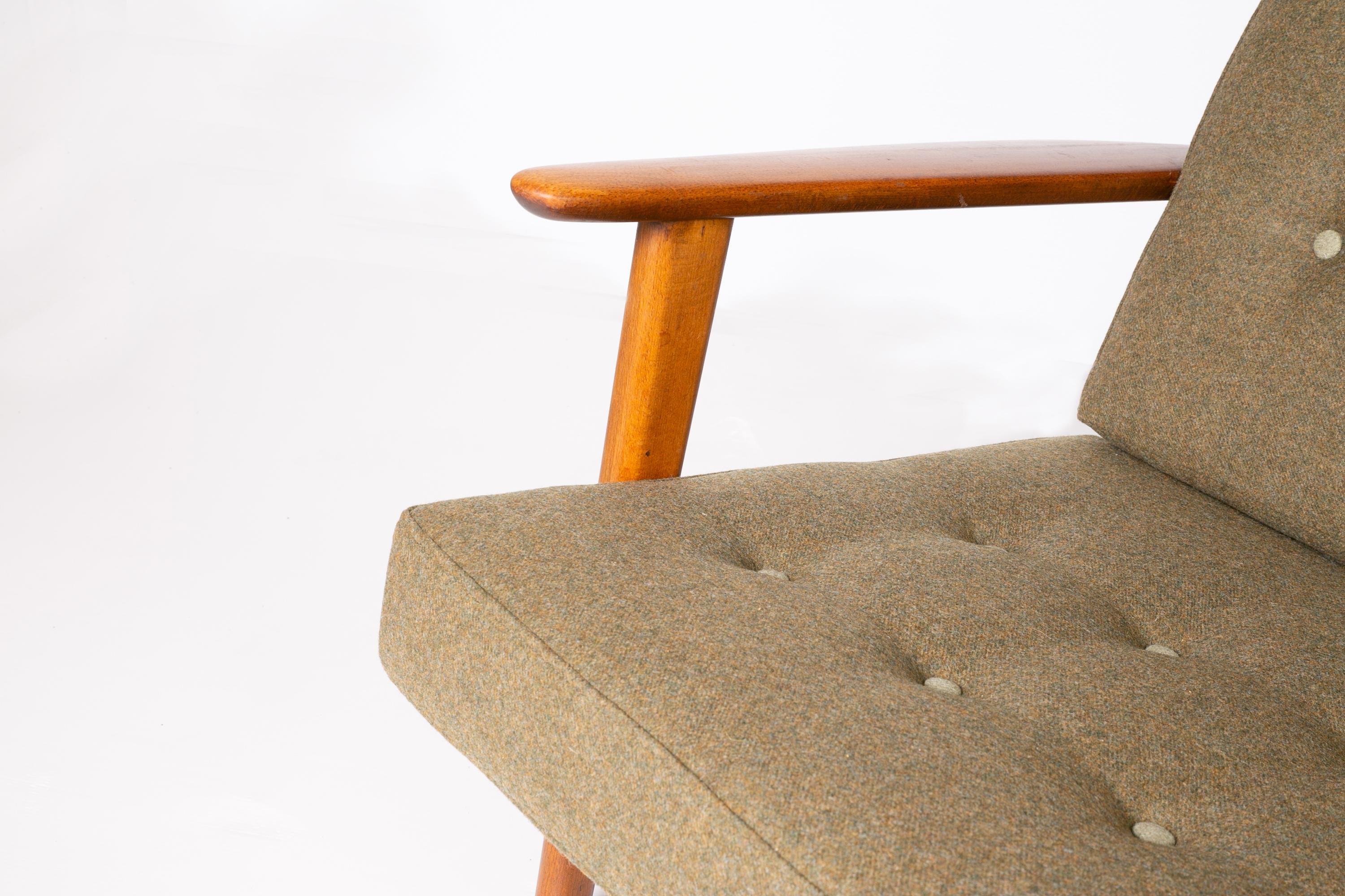 Divano a 2 posti in lana verde foresta di Hans Wegner, danese, della metà del secolo scorso. In condizioni buone in vendita a Dublin, IE