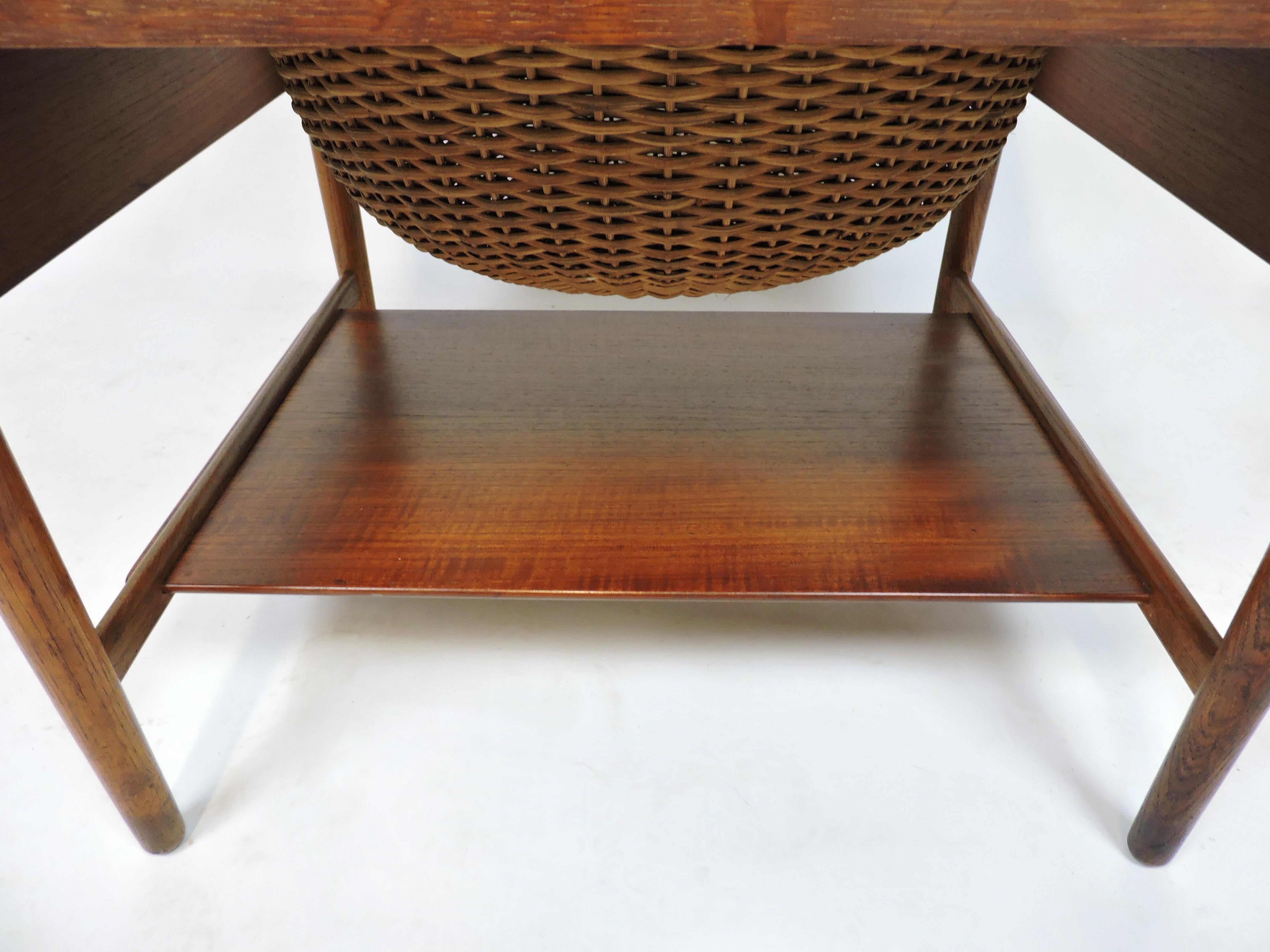 Hans Wegner Danish Modern AT-33 Teak and Oak Sewing Table for Andreas Tuck For Sale 4