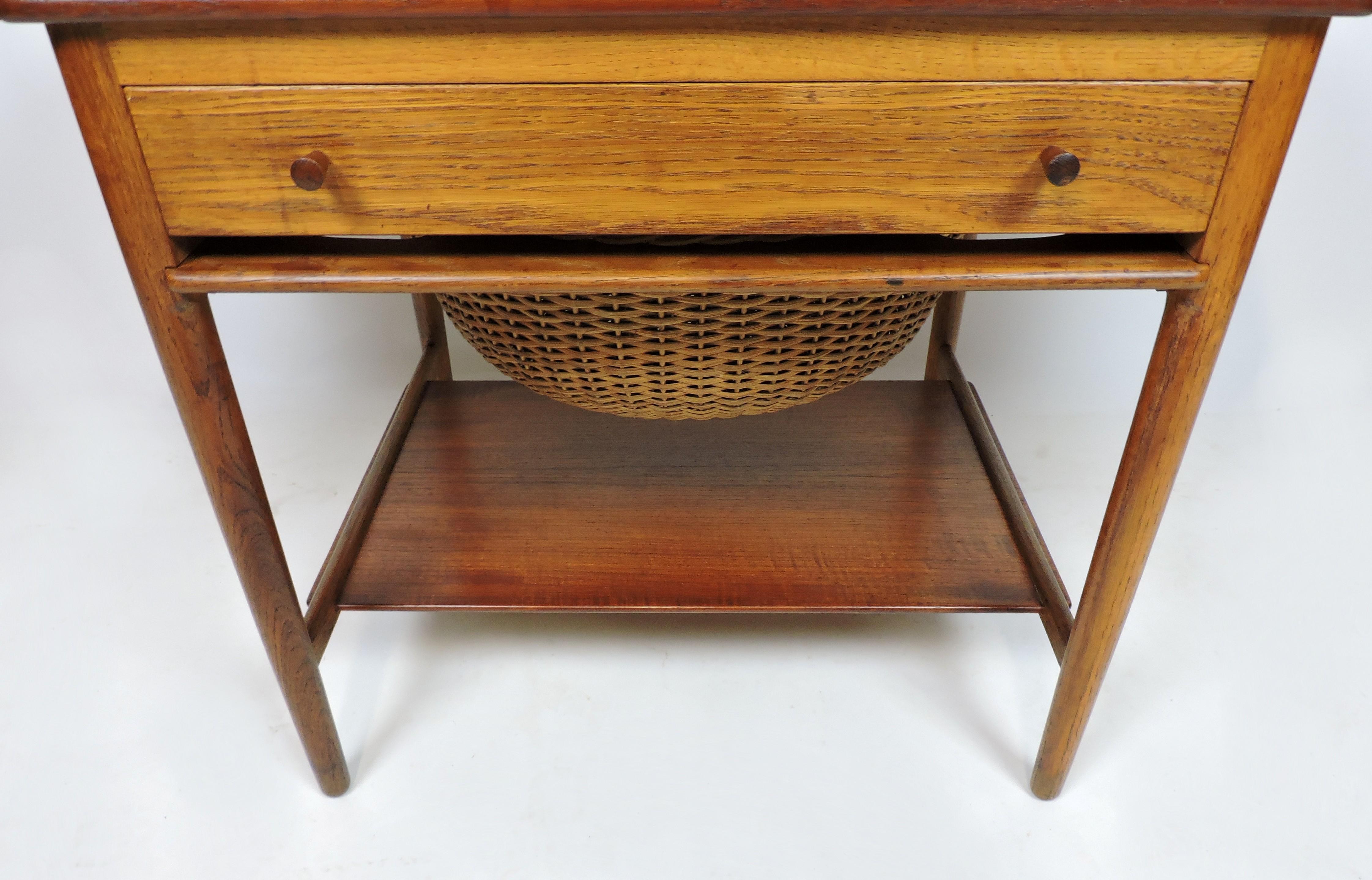 Hans Wegner Danish Modern AT-33 Teak and Oak Sewing Table for Andreas Tuck For Sale 3