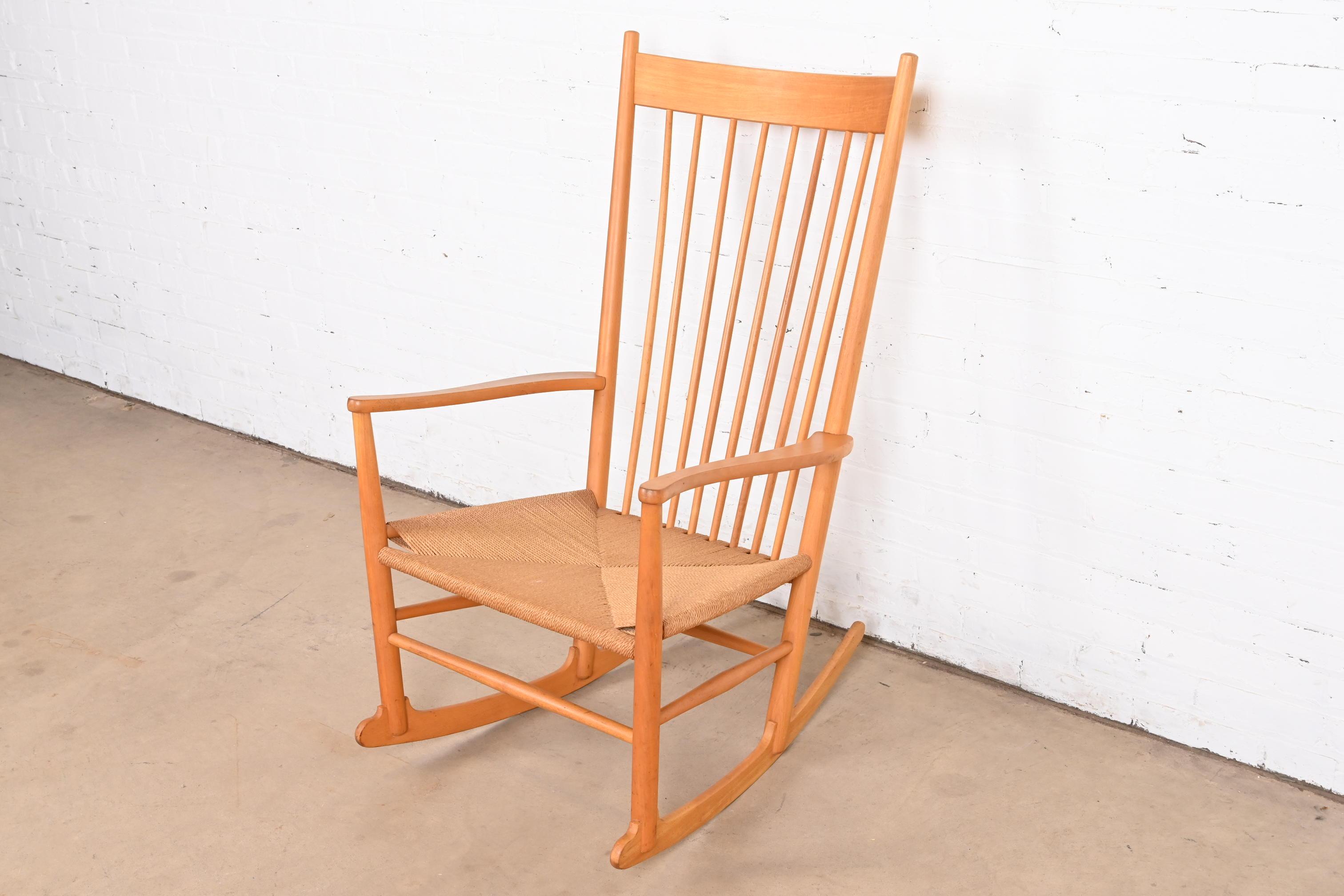 Hans Wegner Danish Modern J-16 Rocking Chair In Good Condition For Sale In South Bend, IN