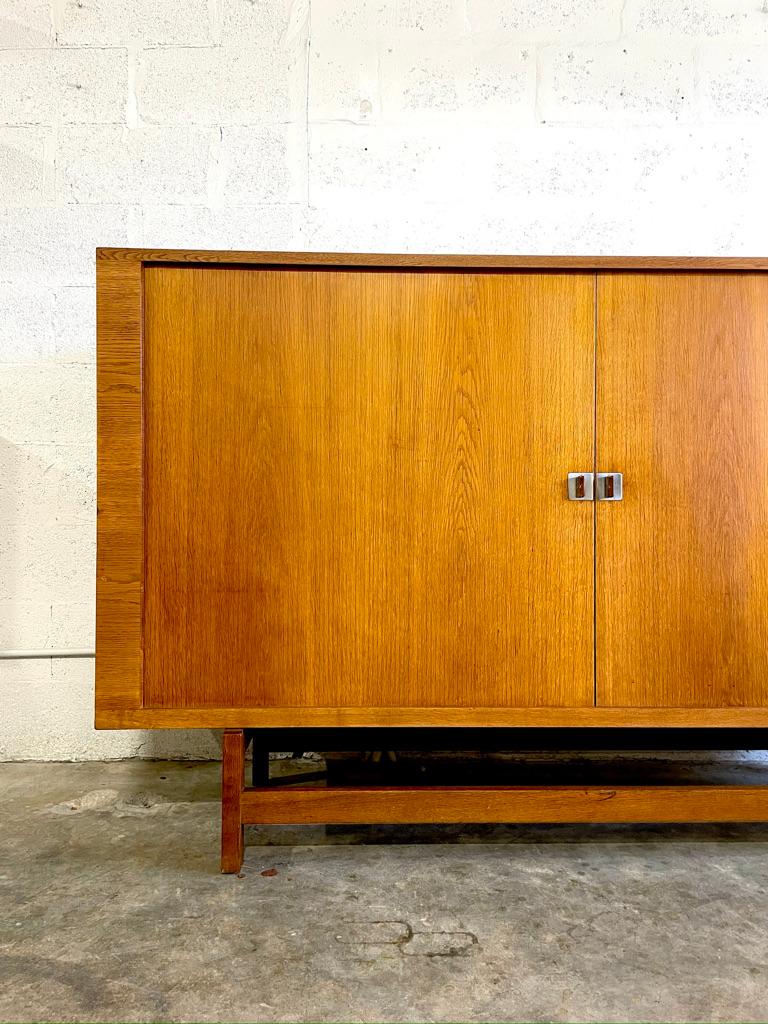 Aparador o aparador alto danés moderno Hans Wegner Puertas de persiana en Bueno estado para la venta en Fort Lauderdale, FL