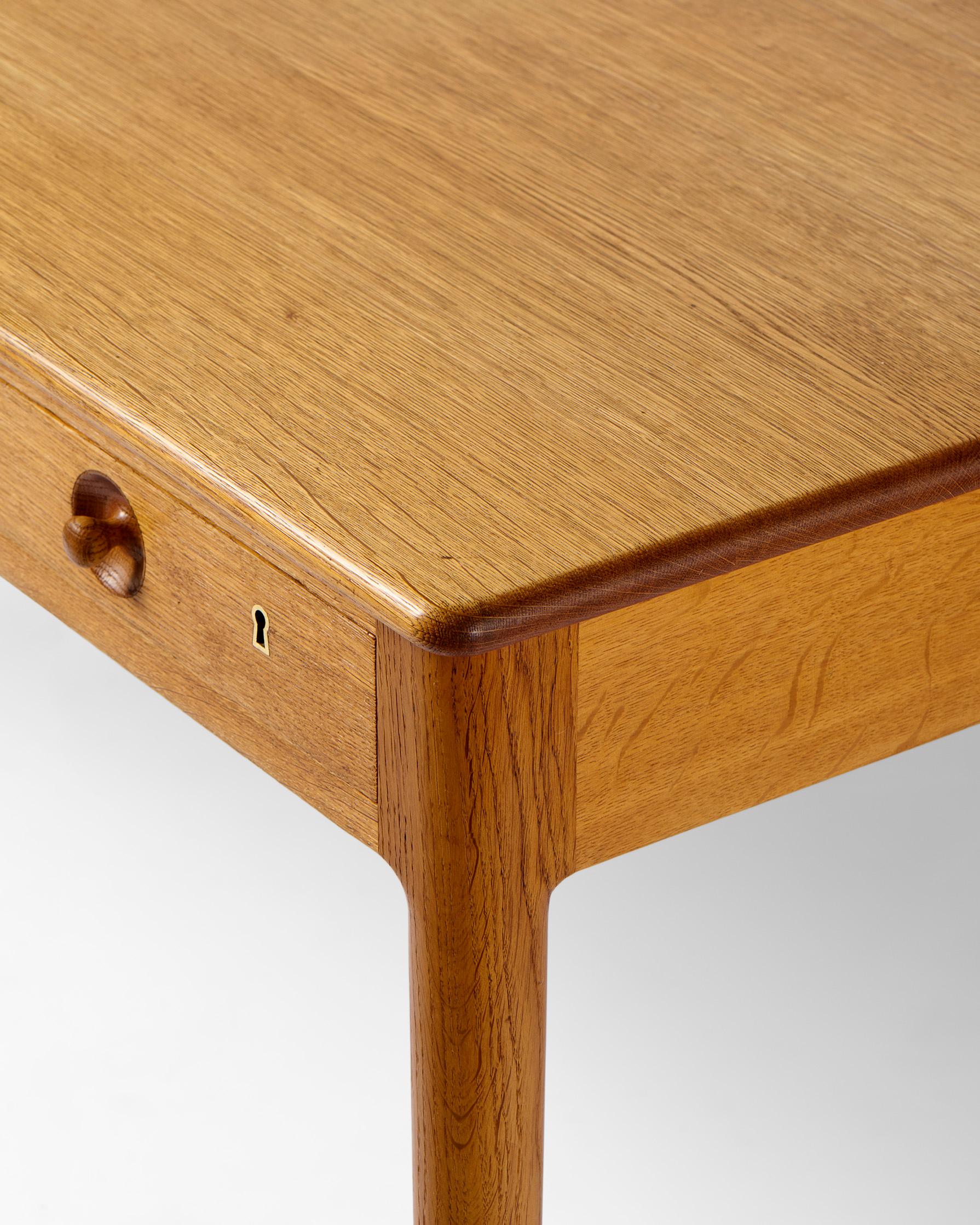 Hans Wegner Danish Oak PP-305 Desk, 1953 In Good Condition For Sale In London, England