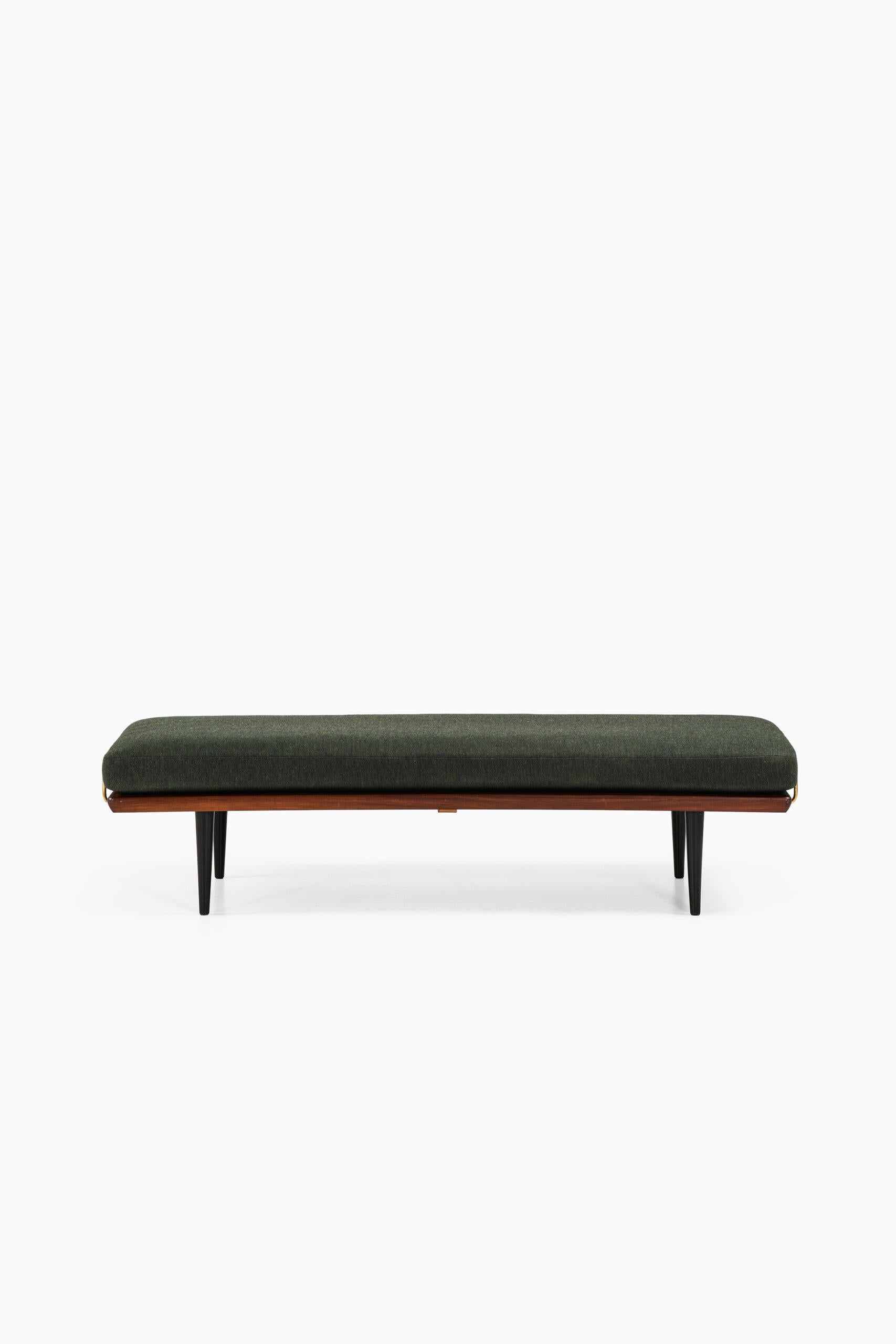 Rare daybed model GE-19 designed by Hans Wegner. Produced by GETAMA in Denmark.