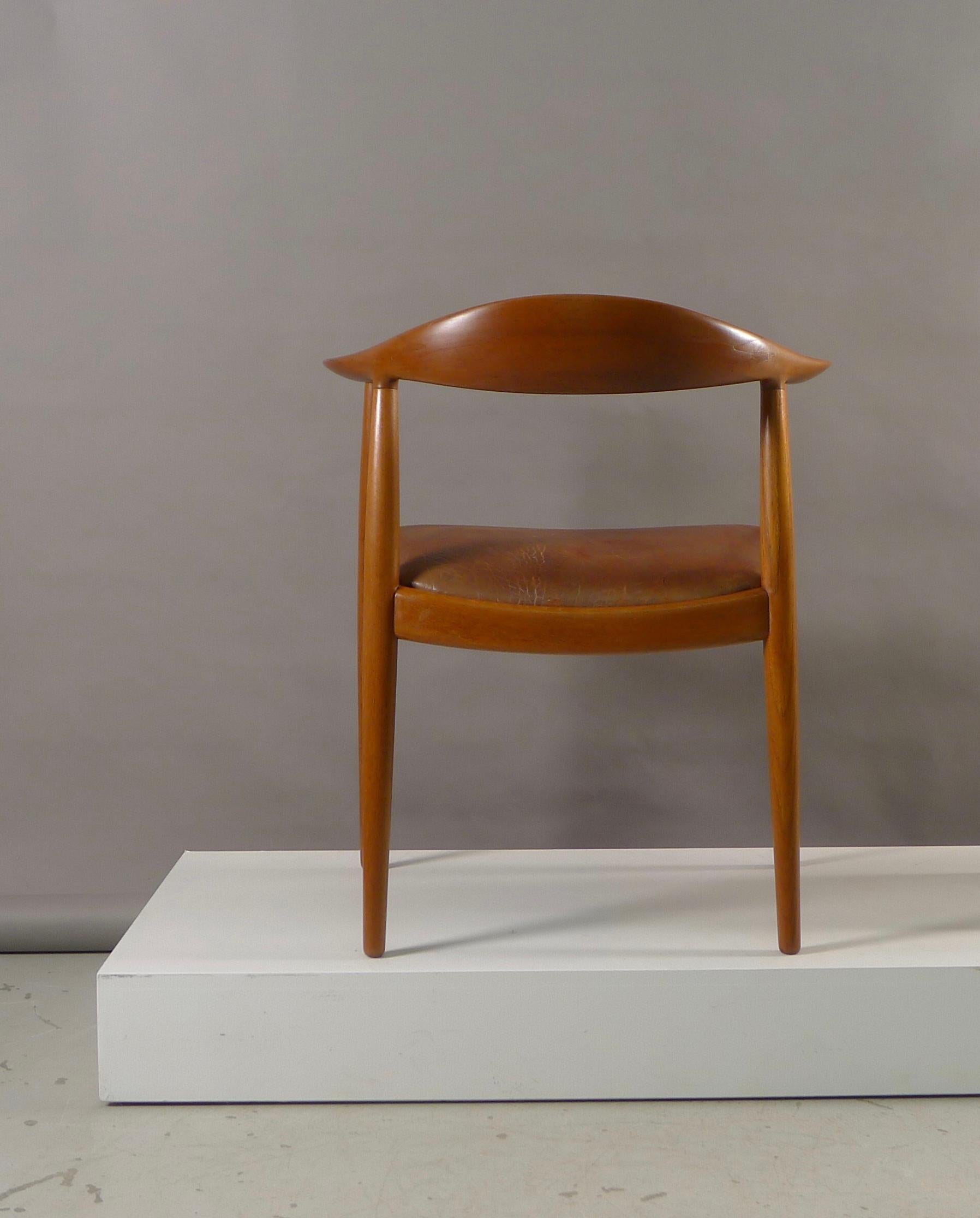 Milieu du XXe siècle Chaise « The » de Hans Wegner, Danemark, pour Johannes Hansen, en cuir et teck 