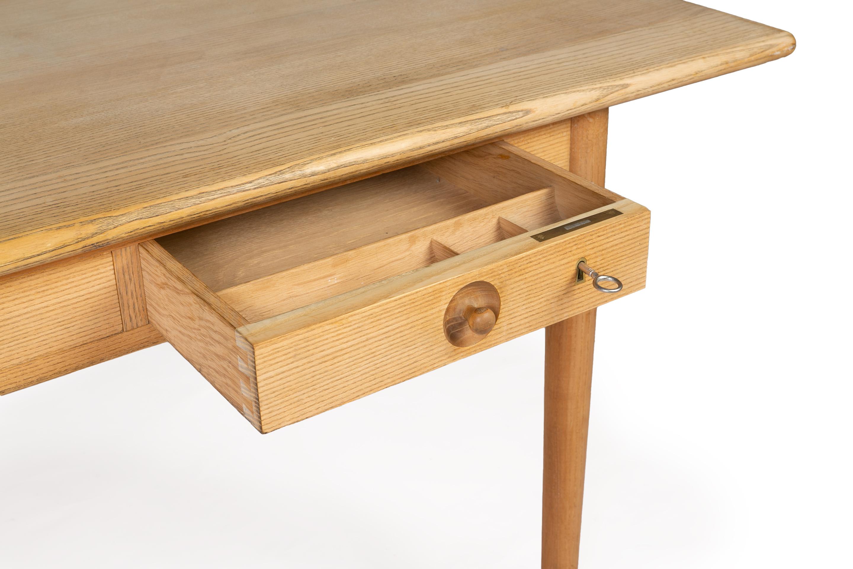 Faggio Scrivania Hans Wegner Tavolo danese del metà secolo in vendita