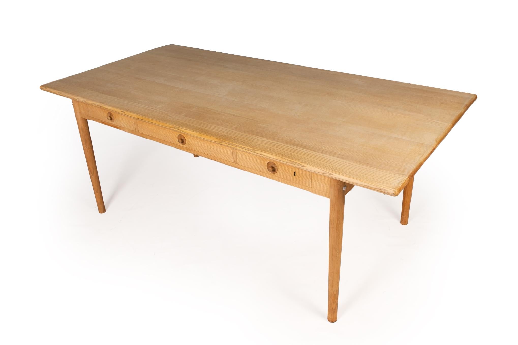 Scrivania Hans Wegner Tavolo danese del metà secolo in vendita 1